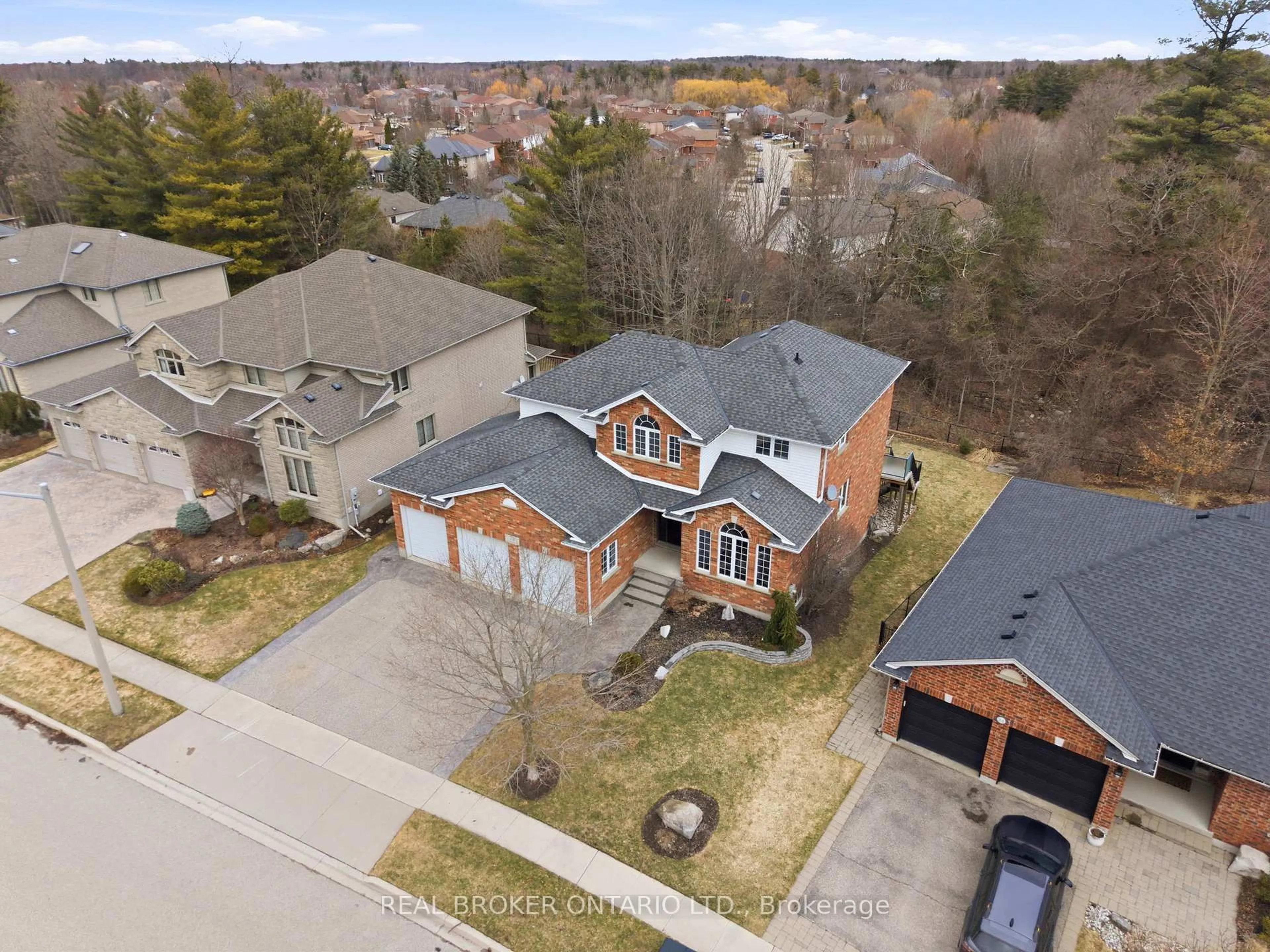 A pic from outside/outdoor area/front of a property/back of a property/a pic from drone, street for 20 Cottonwood Cres, Cambridge Ontario N1T 2A7