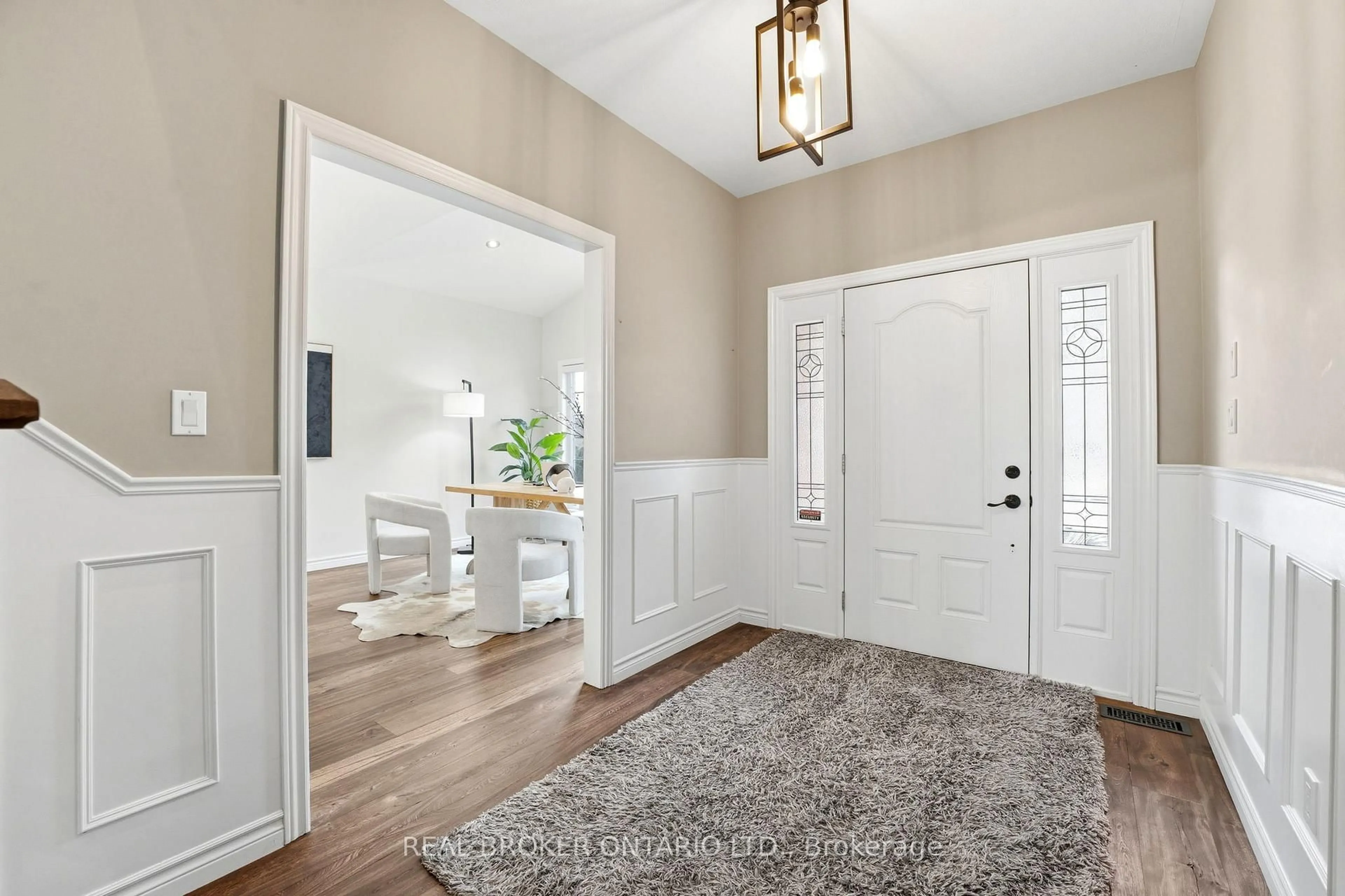 Indoor entryway for 20 Cottonwood Cres, Cambridge Ontario N1T 2A7