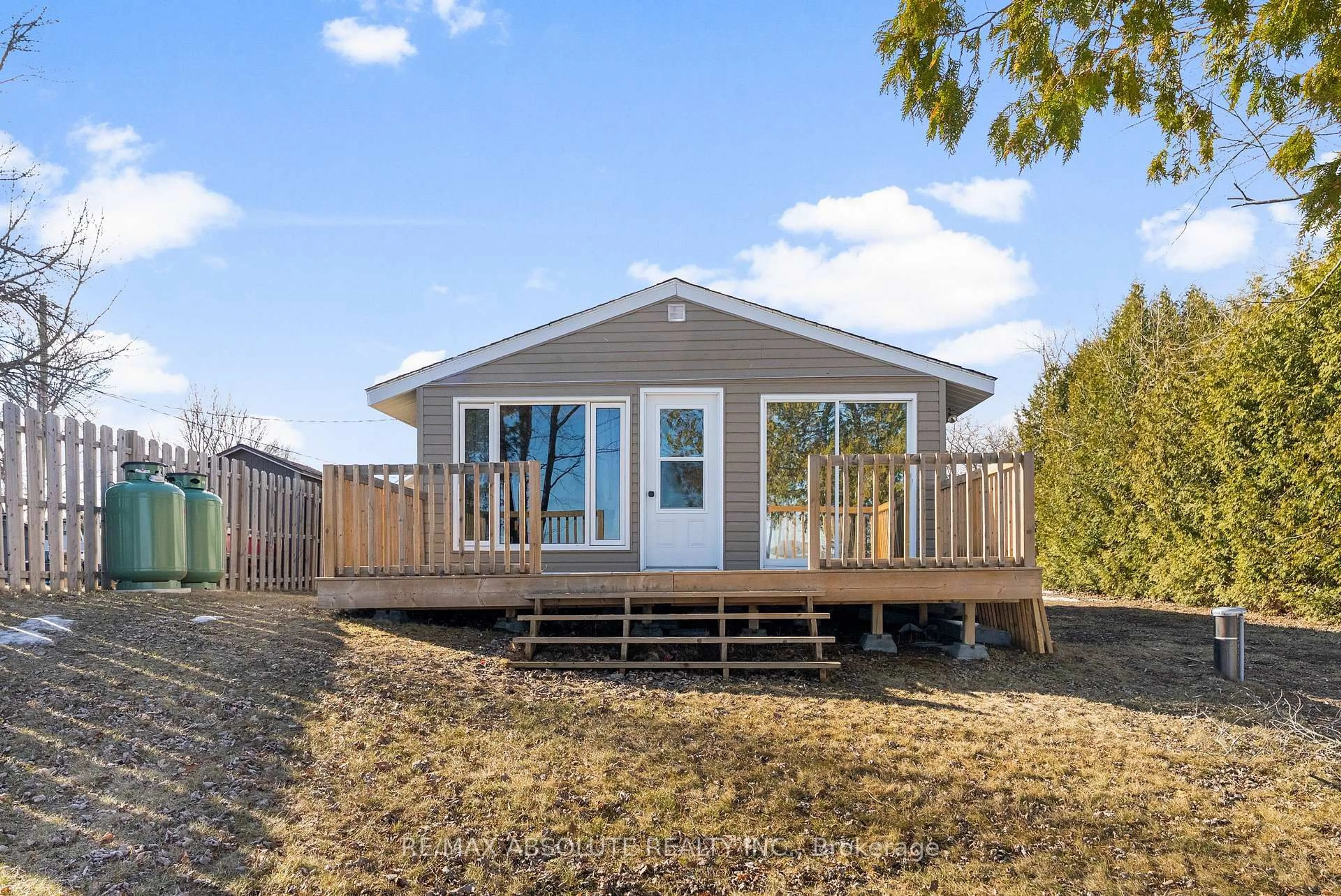 Home with vinyl exterior material, water/lake/river/ocean view for 33 B Oakdale Lane, Renfrew Ontario K7V 3Z8