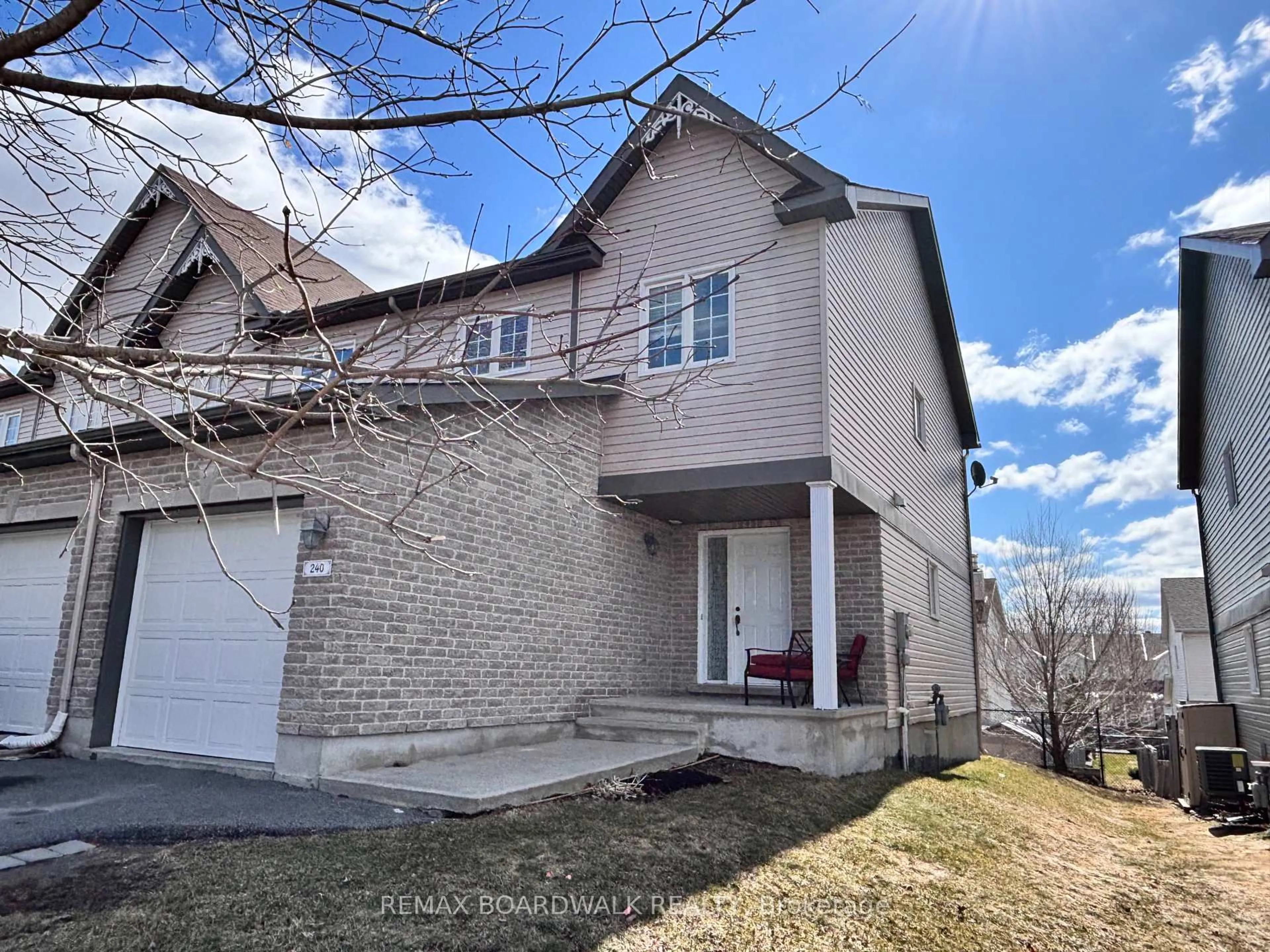 A pic from outside/outdoor area/front of a property/back of a property/a pic from drone, street for 240 Eliot St, Clarence-Rockland Ontario K4K 0E6