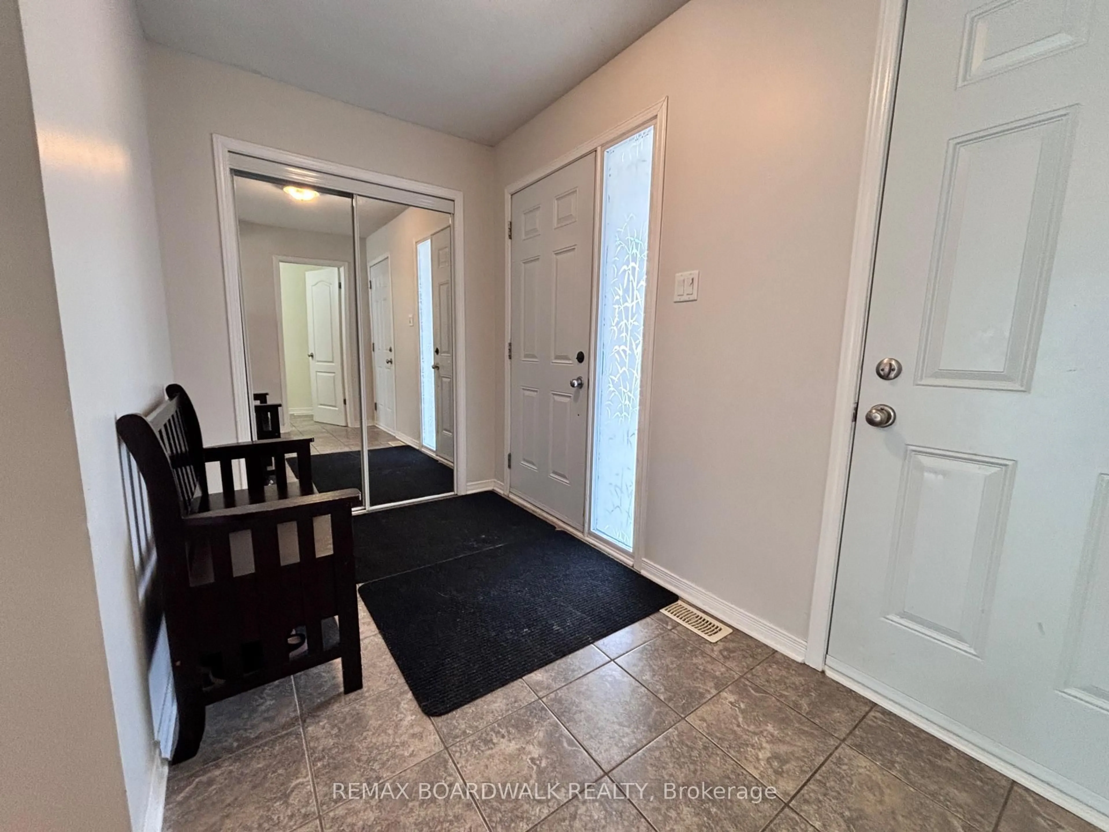 Indoor entryway for 240 Eliot St, Clarence-Rockland Ontario K4K 0E6