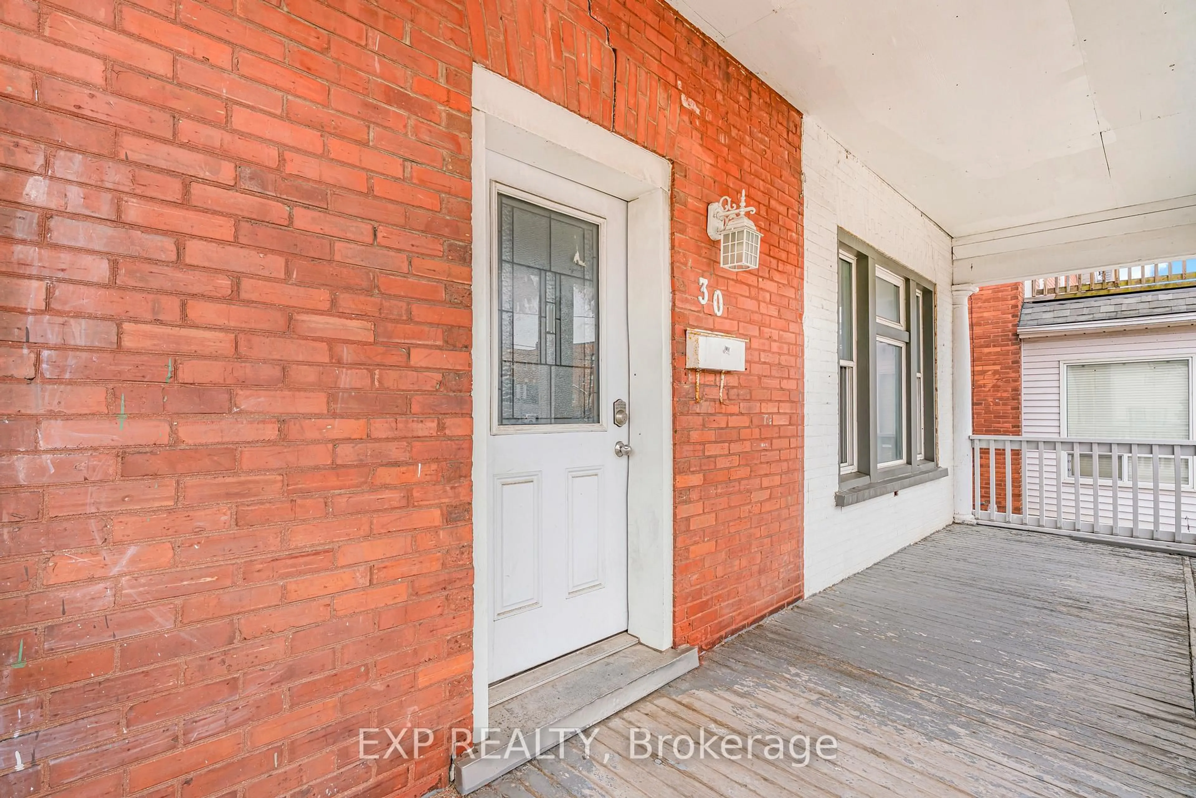 Indoor entryway for 30 Regina St, Waterloo Ontario N2J 3A1