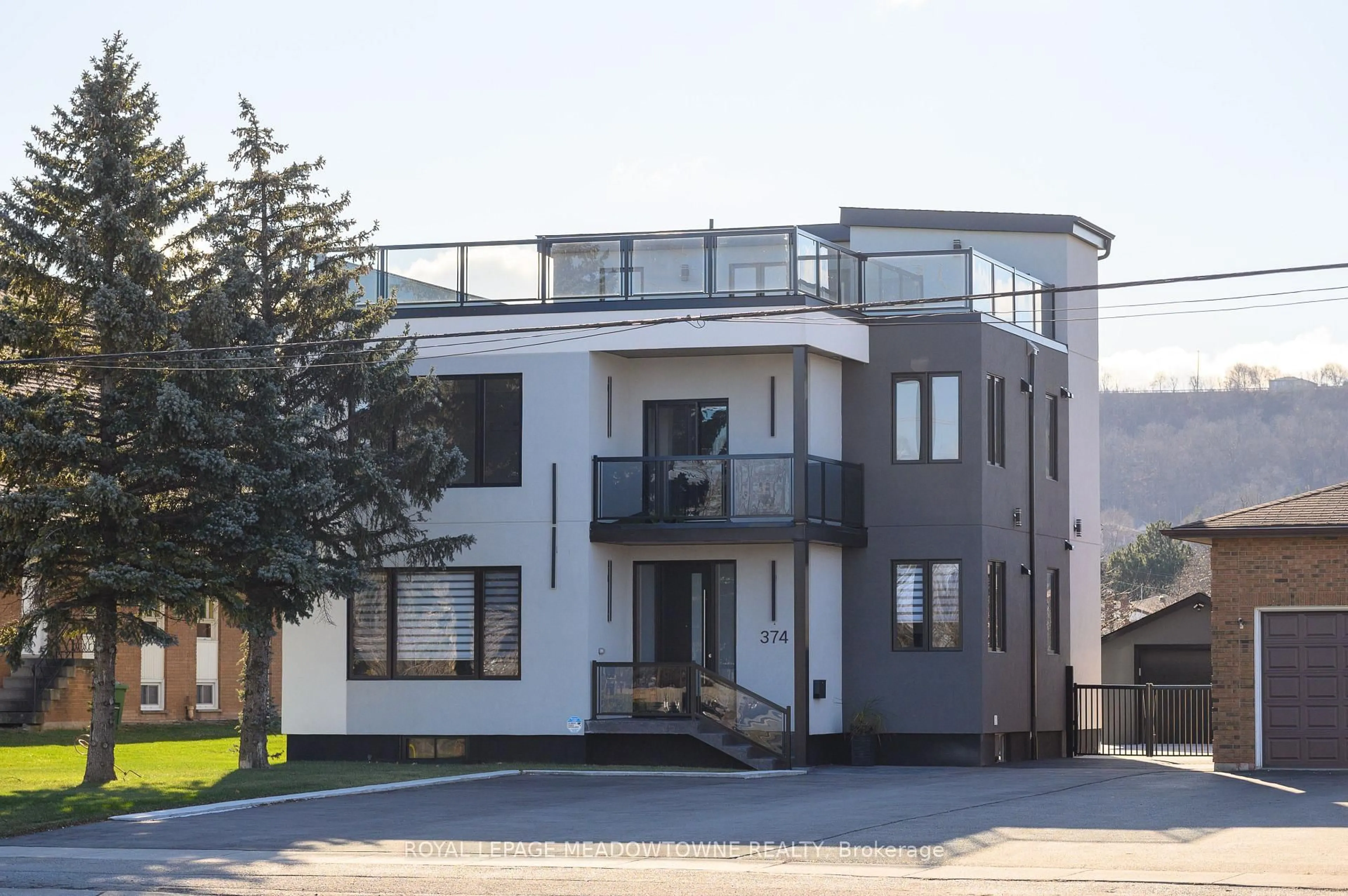 Unknown for 374 Highway 8, Hamilton Ontario L8G 1E8