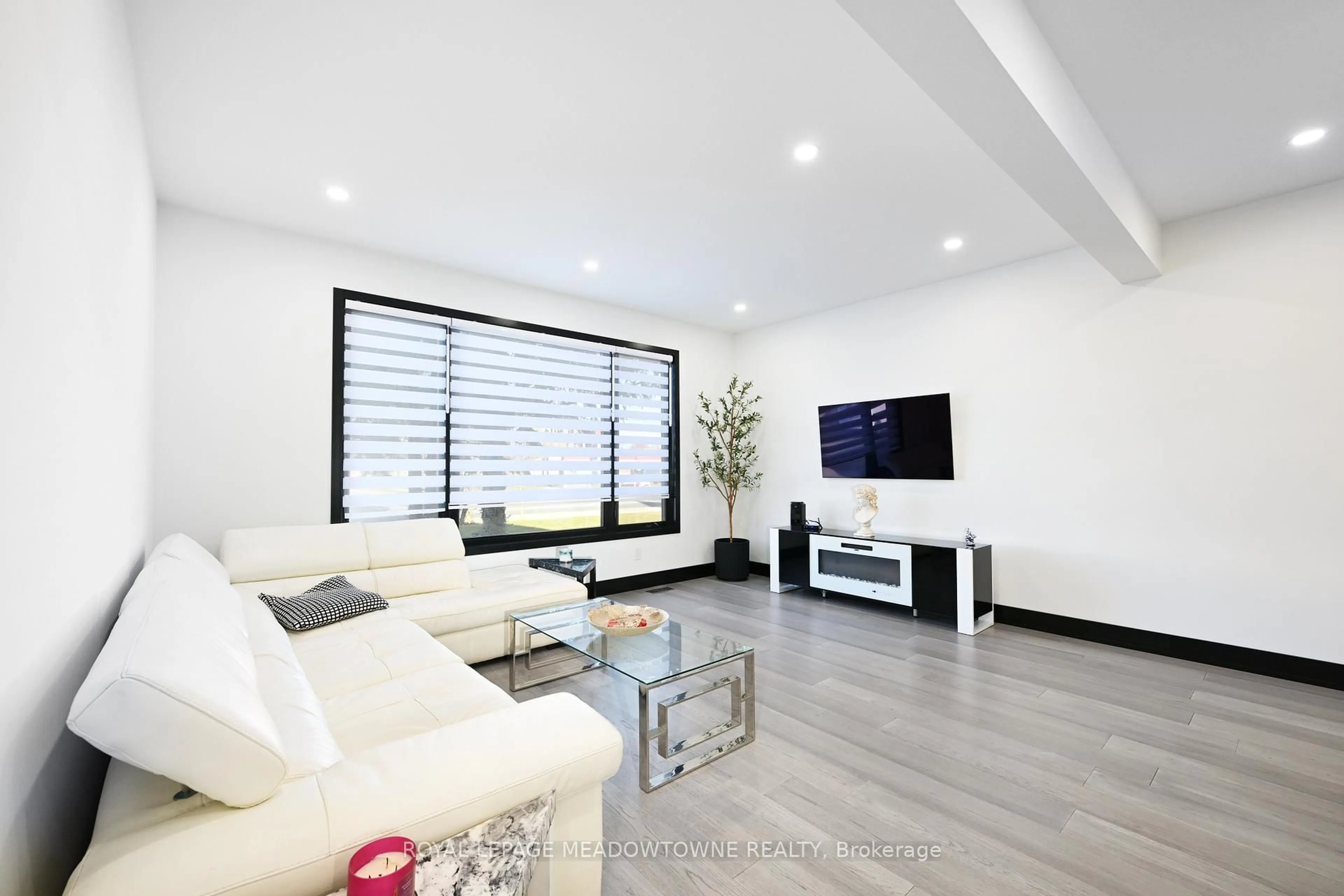 Living room with furniture, unknown for 374 Highway 8, Hamilton Ontario L8G 1E8