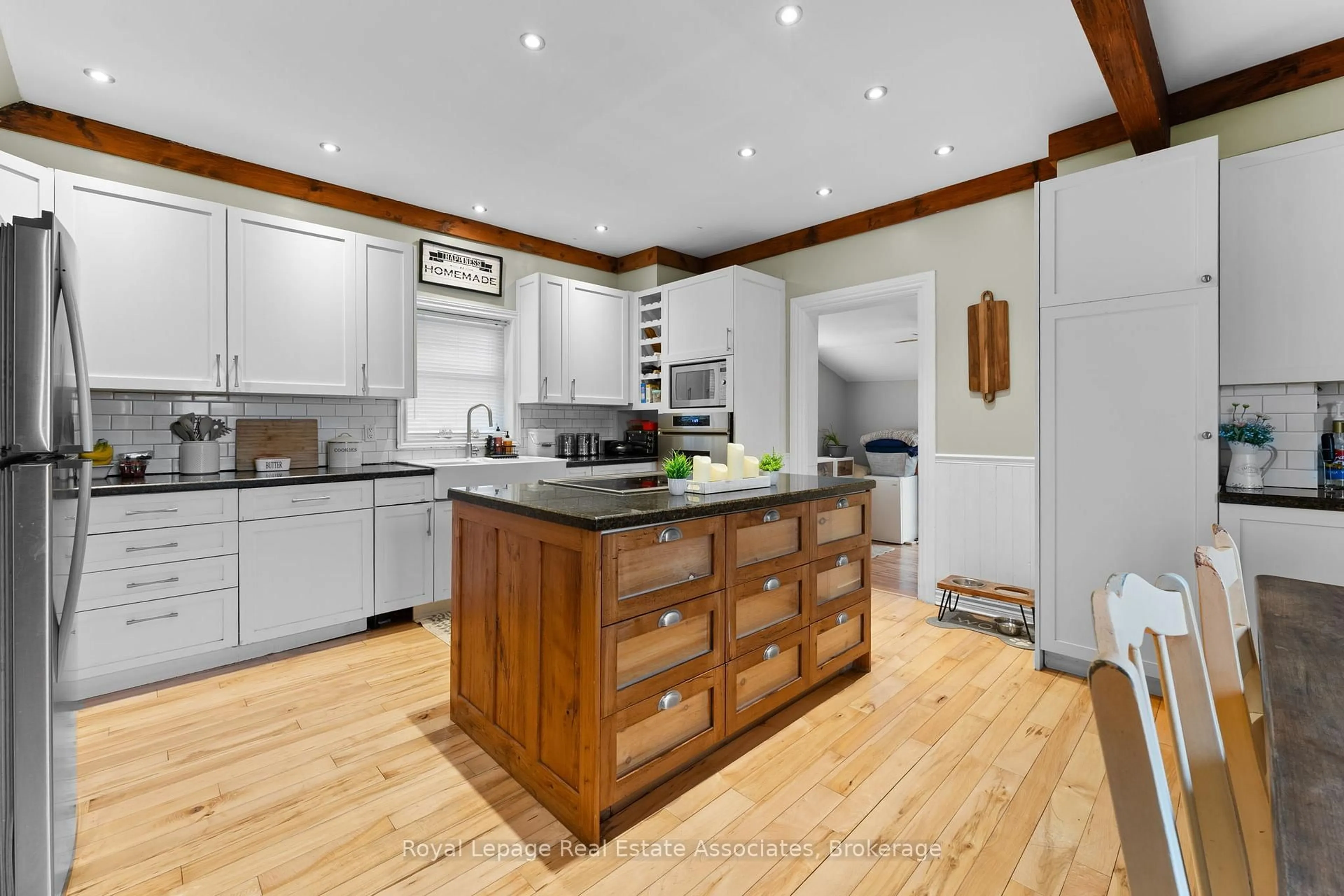 Open concept kitchen, wood/laminate floor for 4 Dundas St, Erin Ontario N0B 1T0