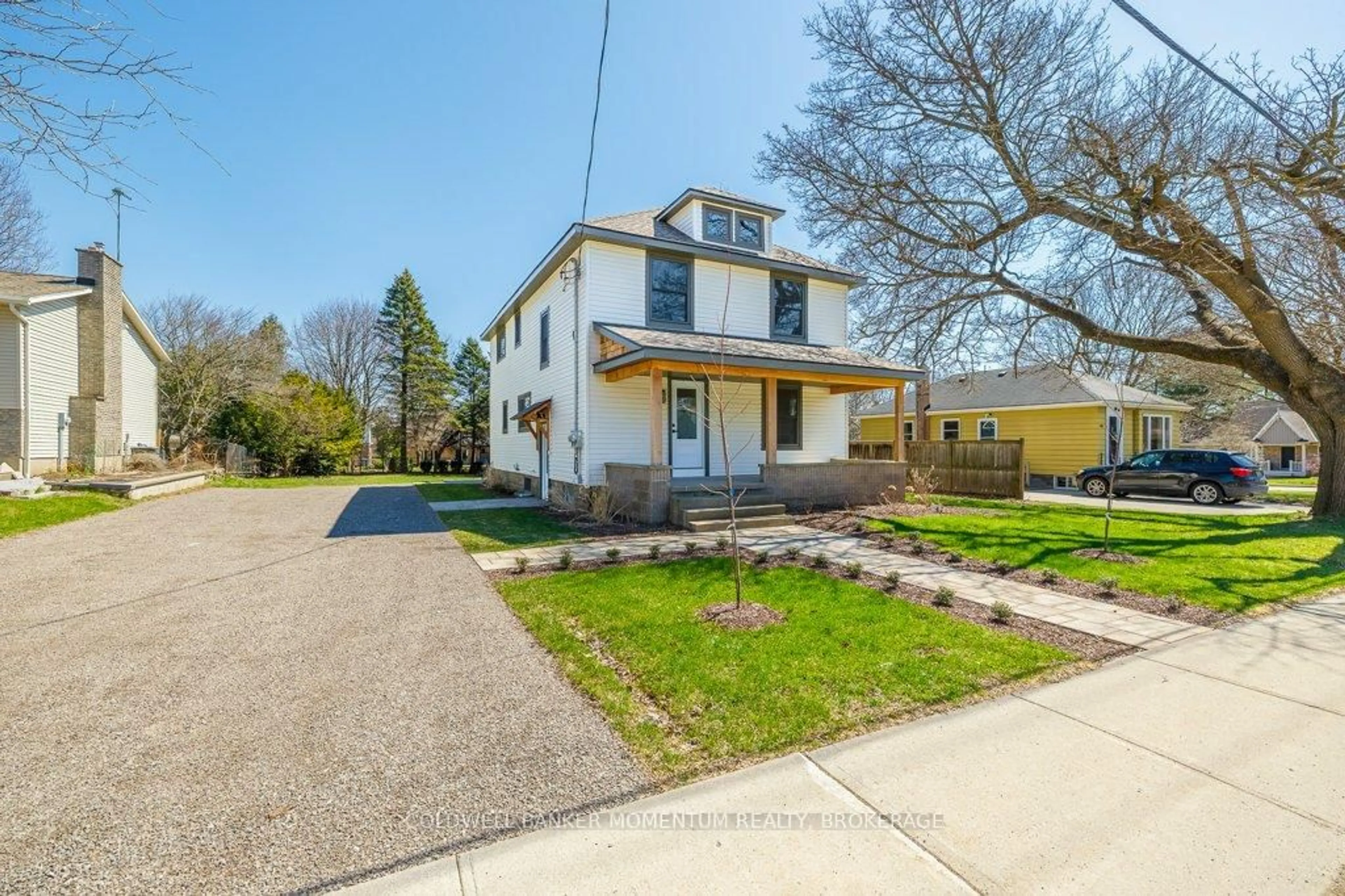 A pic from outside/outdoor area/front of a property/back of a property/a pic from drone, street for 1105 Haist St, Pelham Ontario L0S 1E2