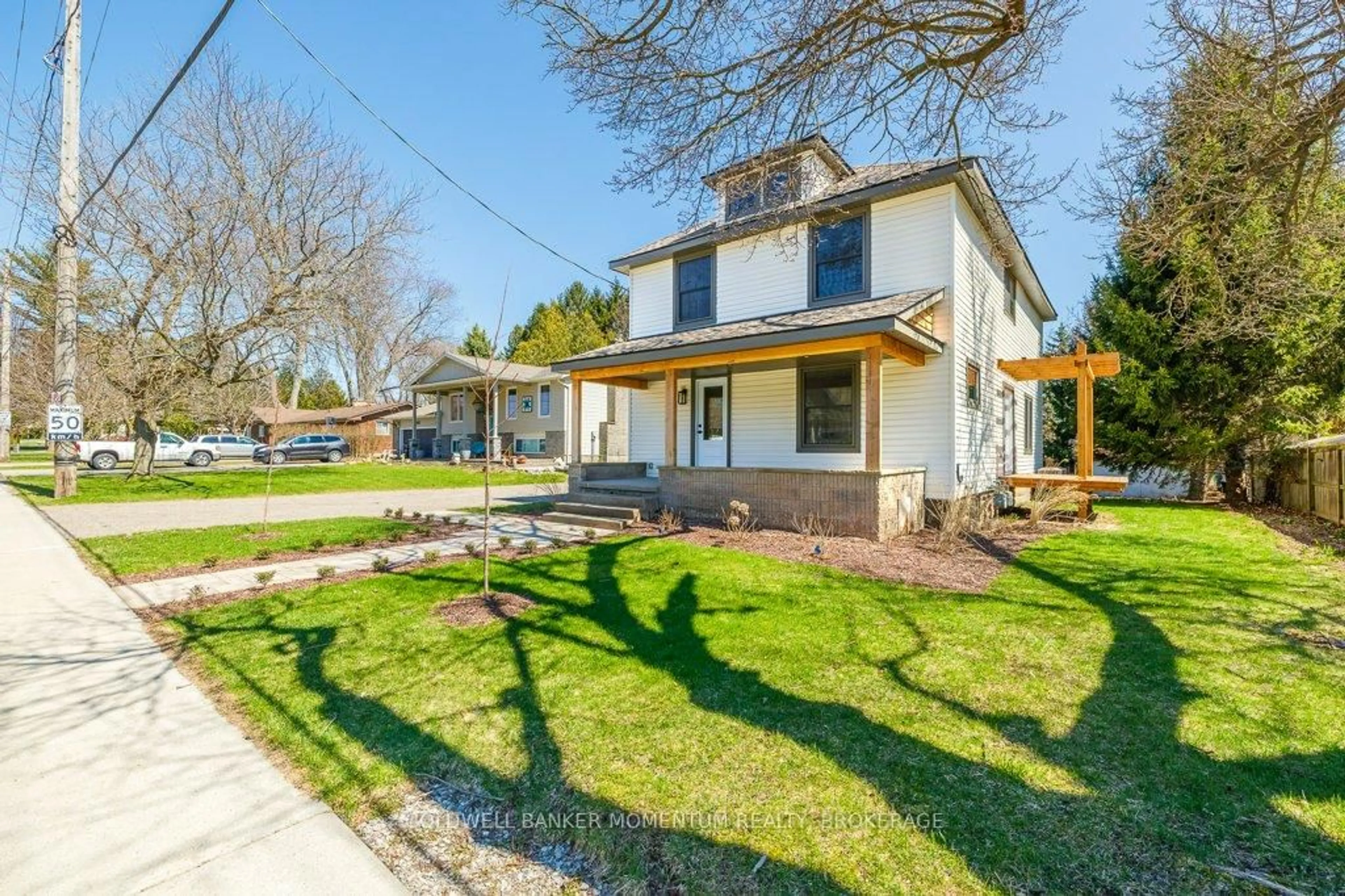 A pic from outside/outdoor area/front of a property/back of a property/a pic from drone, street for 1105 Haist St, Pelham Ontario L0S 1E2