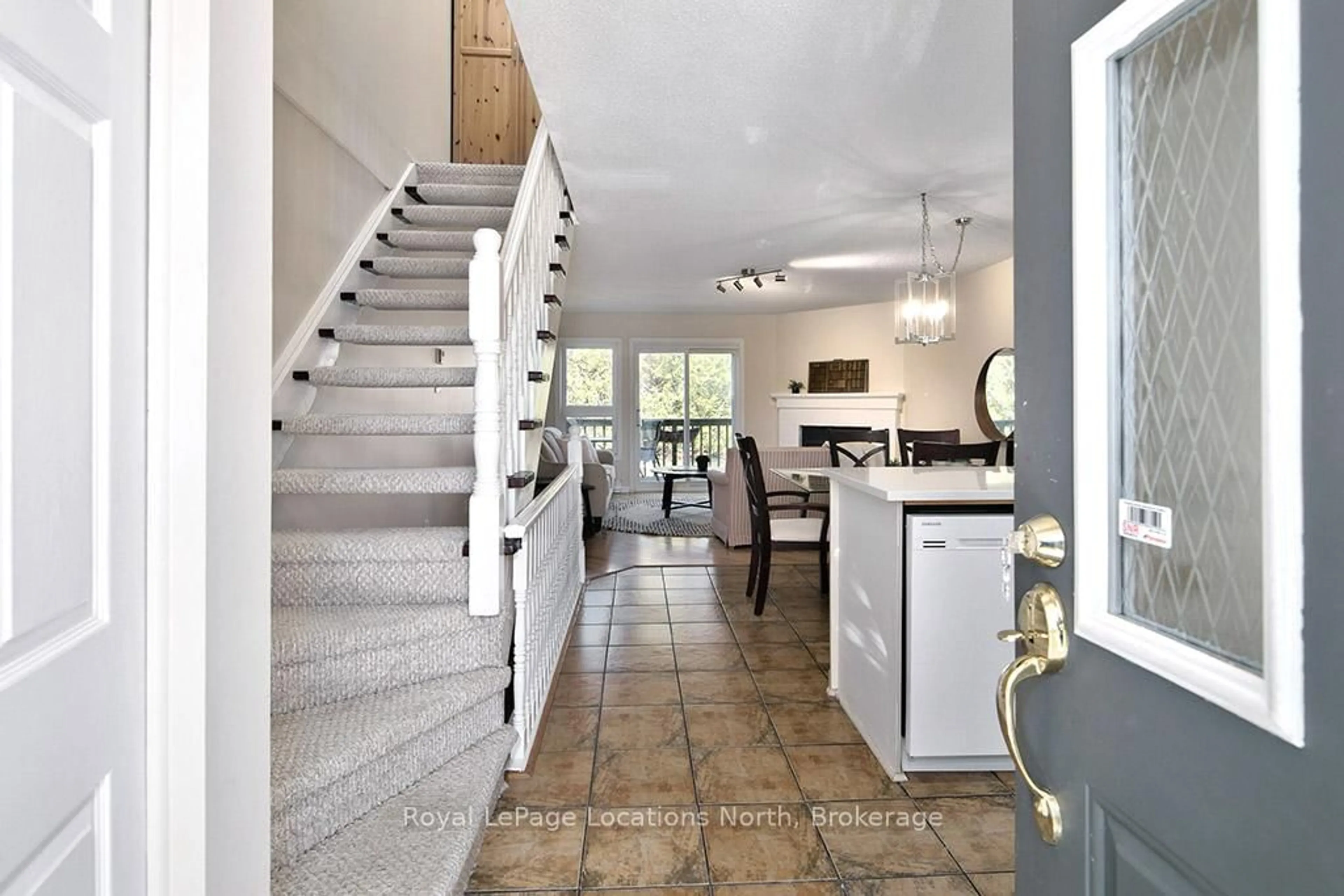 Indoor entryway for 100 Alice St #52, Blue Mountains Ontario N0H 2P0