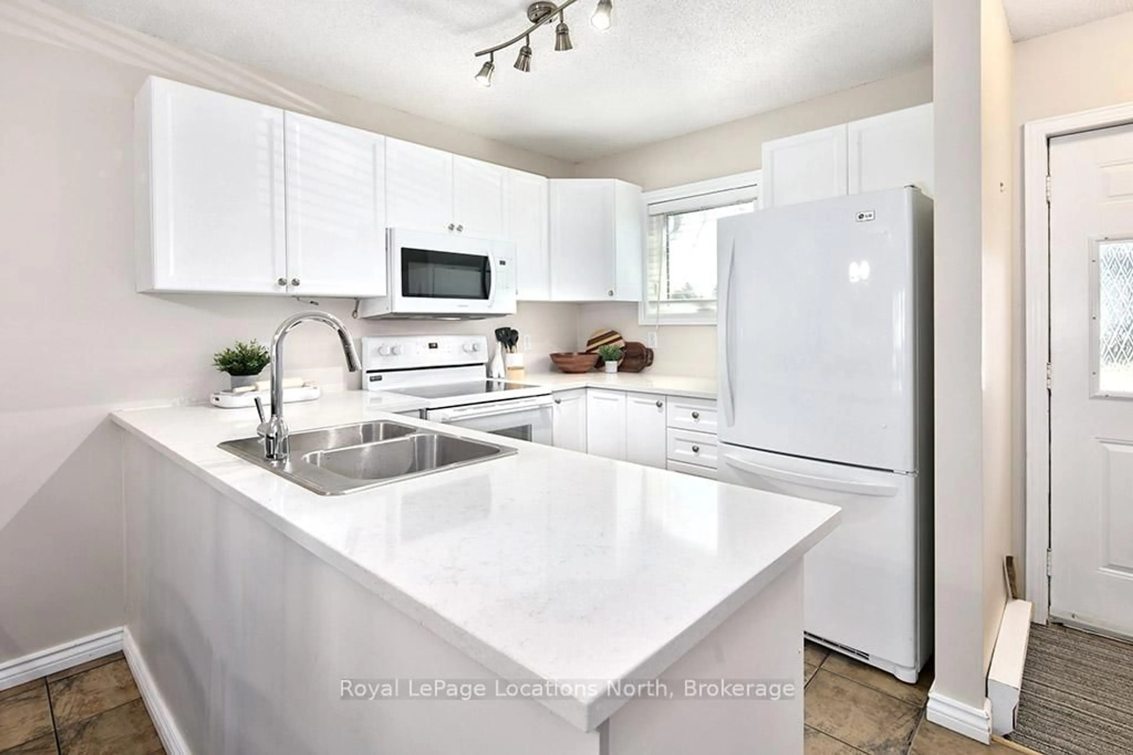 Unknown for 100 Alice St #52, Blue Mountains Ontario N0H 2P0