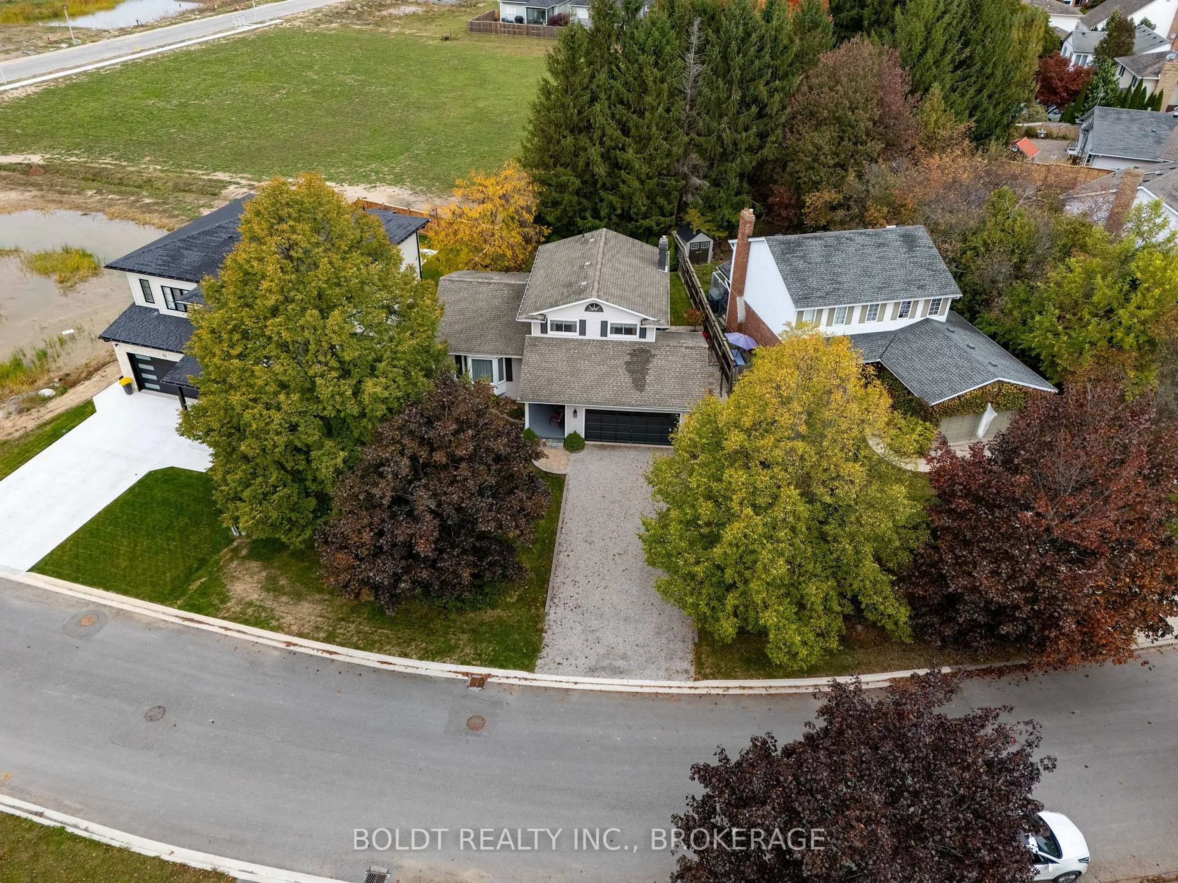 A pic from outside/outdoor area/front of a property/back of a property/a pic from drone, street for 48 Homestead Dr, Niagara-on-the-Lake Ontario L0S 1J0