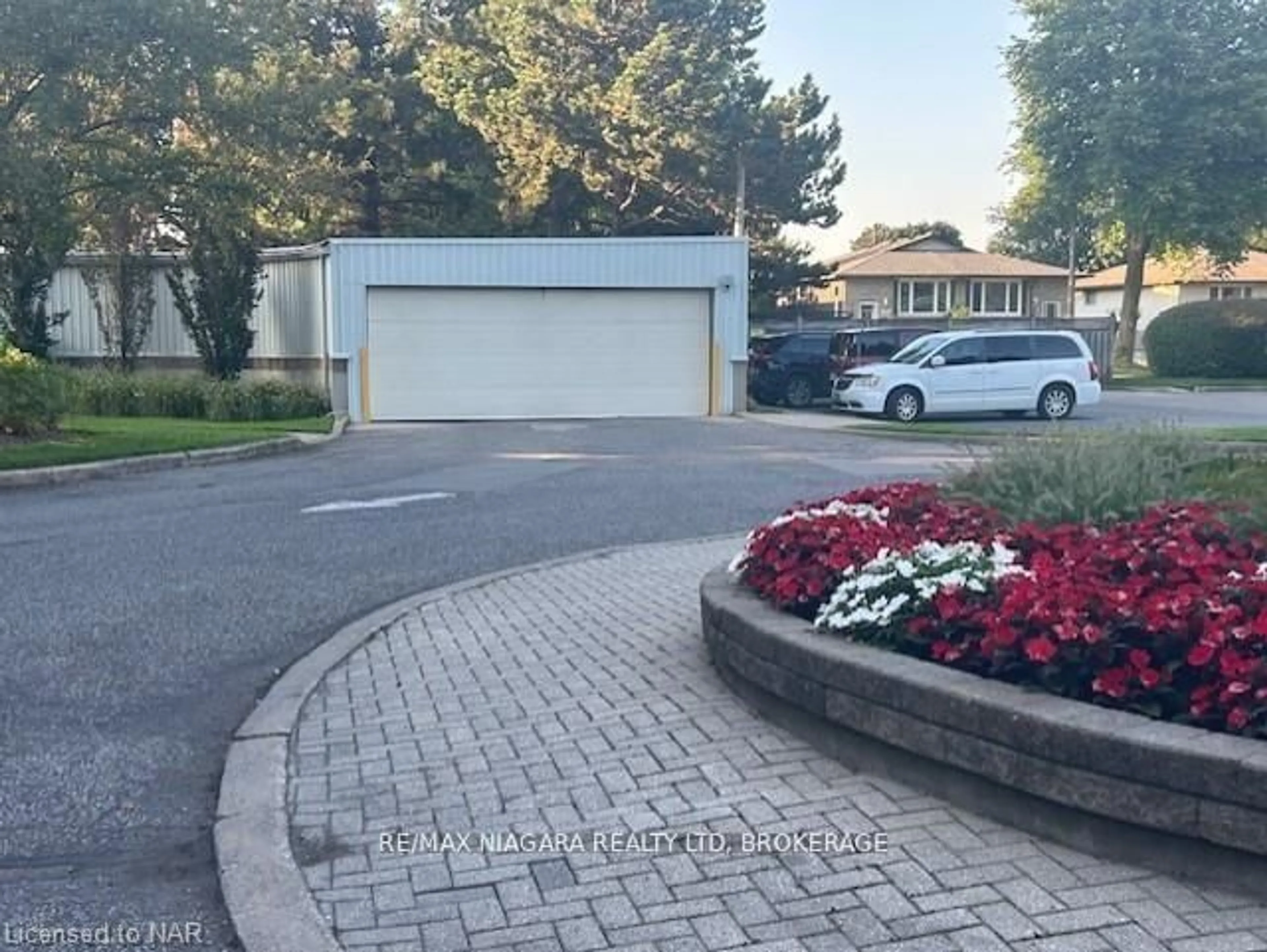 A pic from outside/outdoor area/front of a property/back of a property/a pic from drone, street for 5100 Dorchester Rd #701, Niagara Falls Ontario L2E 7H4