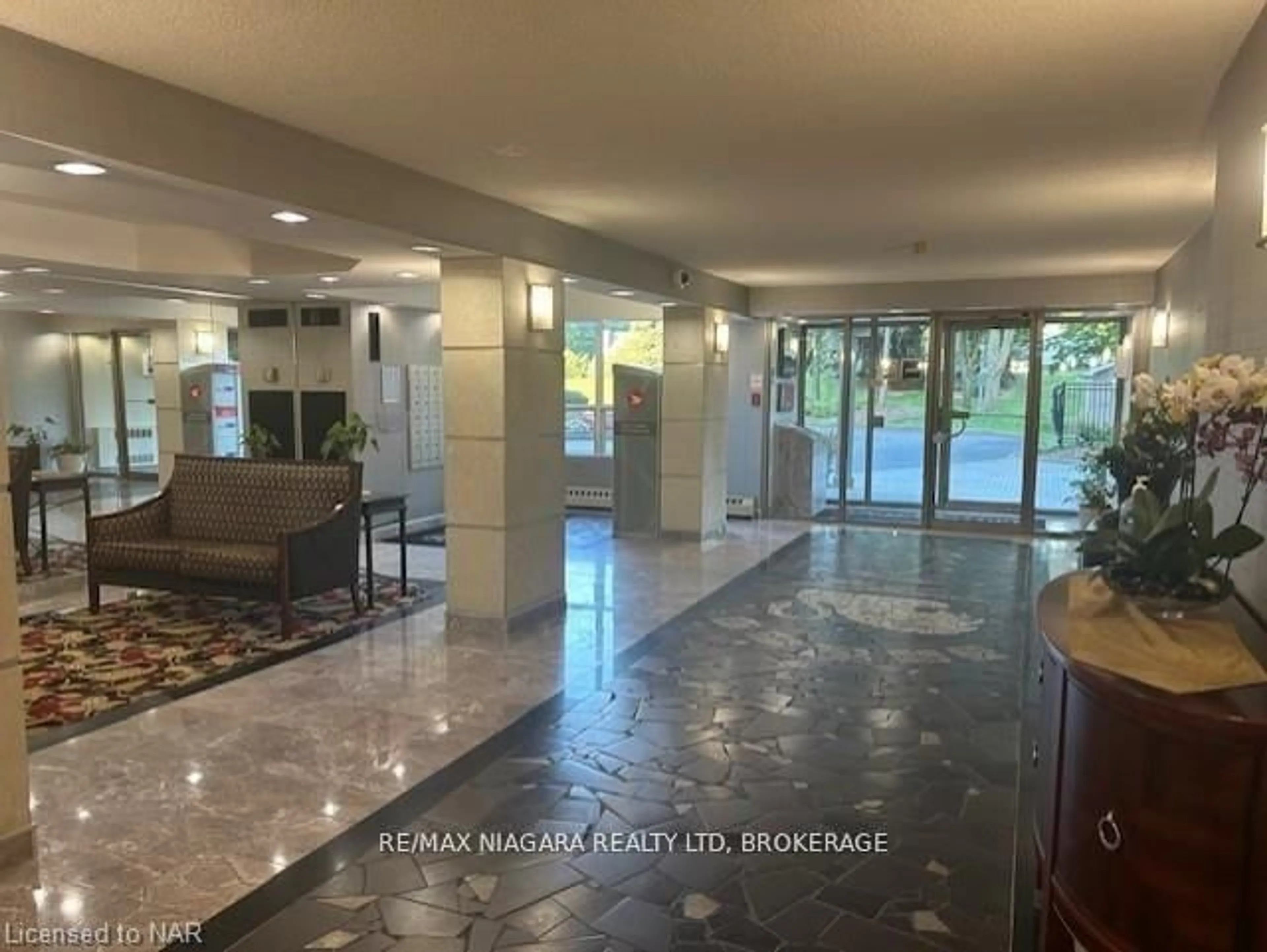 Lobby for 5100 Dorchester Rd #701, Niagara Falls Ontario L2E 7H4