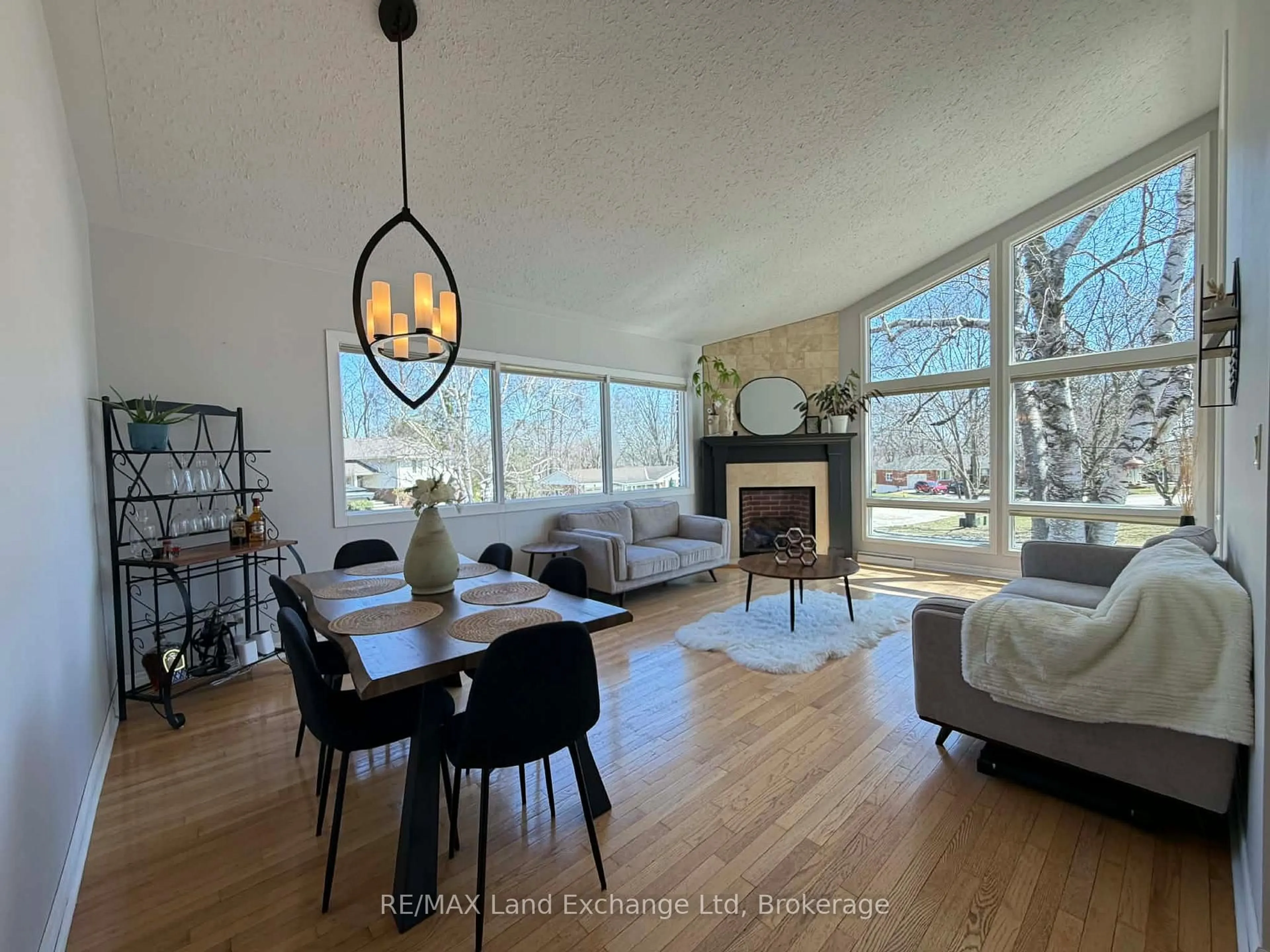 Living room with furniture, unknown for 320 Summit Dr, North Huron Ontario N0G 2W0