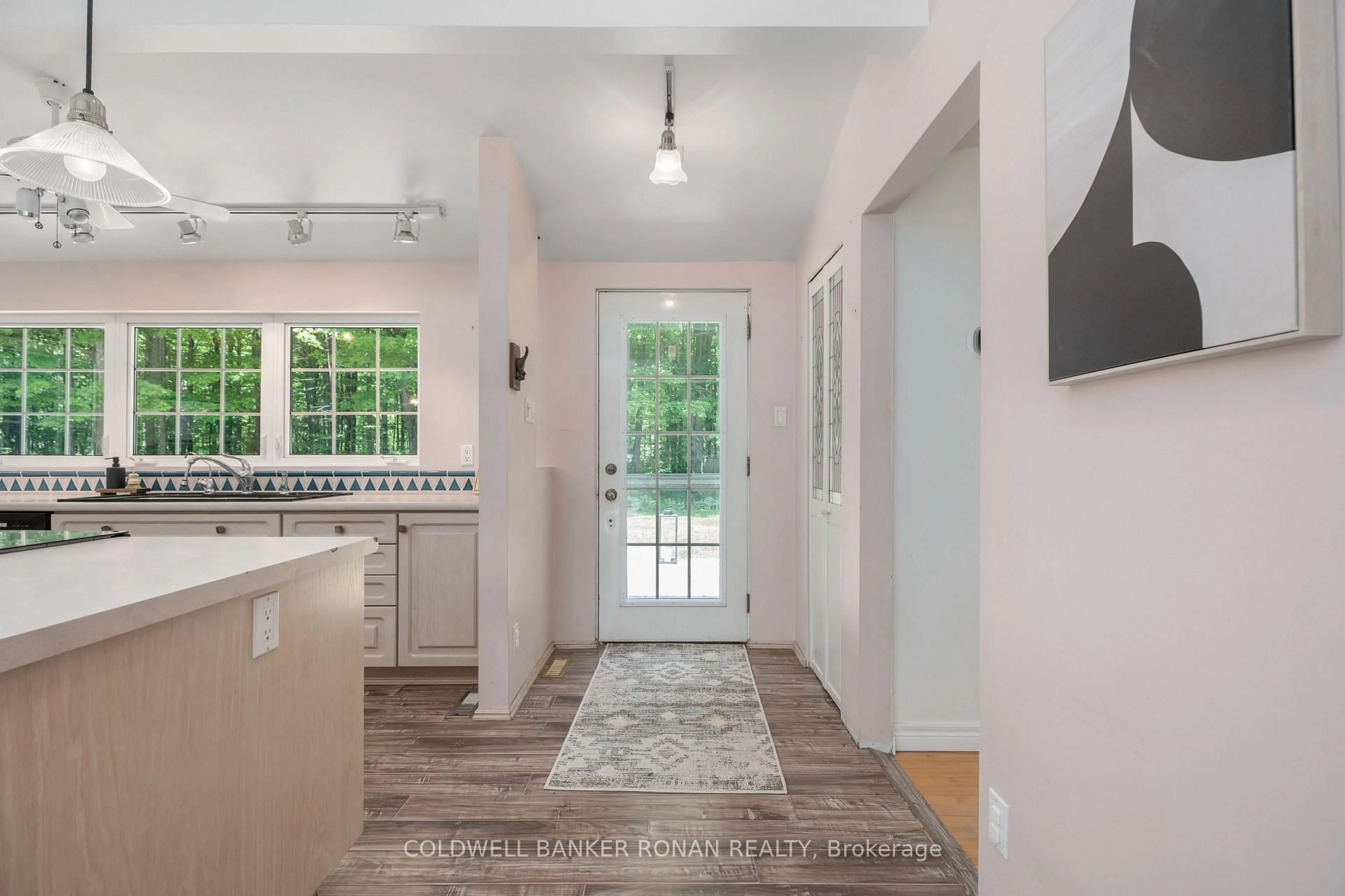 Indoor entryway for 953026 7th Line, Mono Ontario L9W 6E6