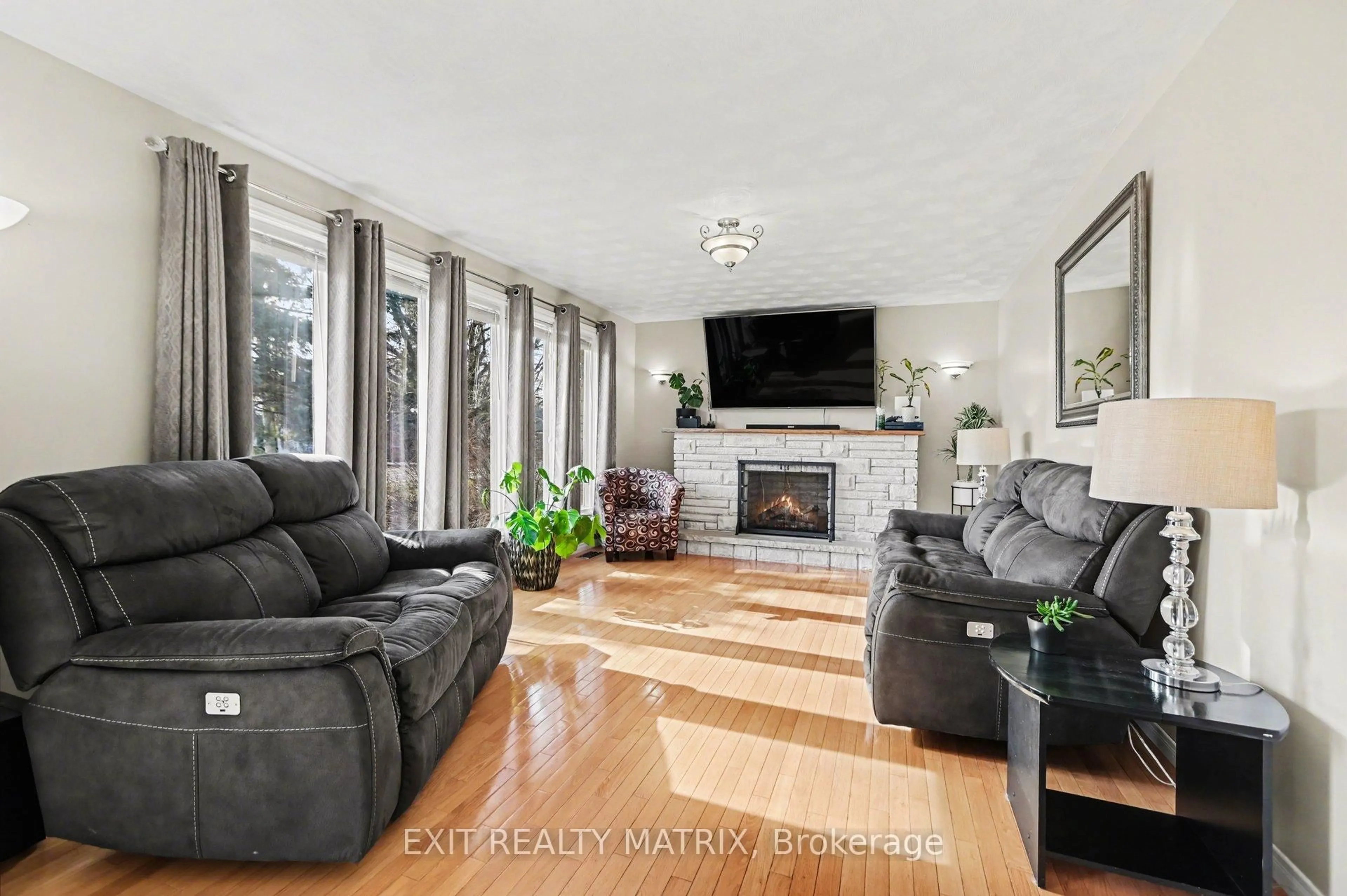 Living room with furniture, unknown for 60 Charles St, North Stormont Ontario K0A 1R0