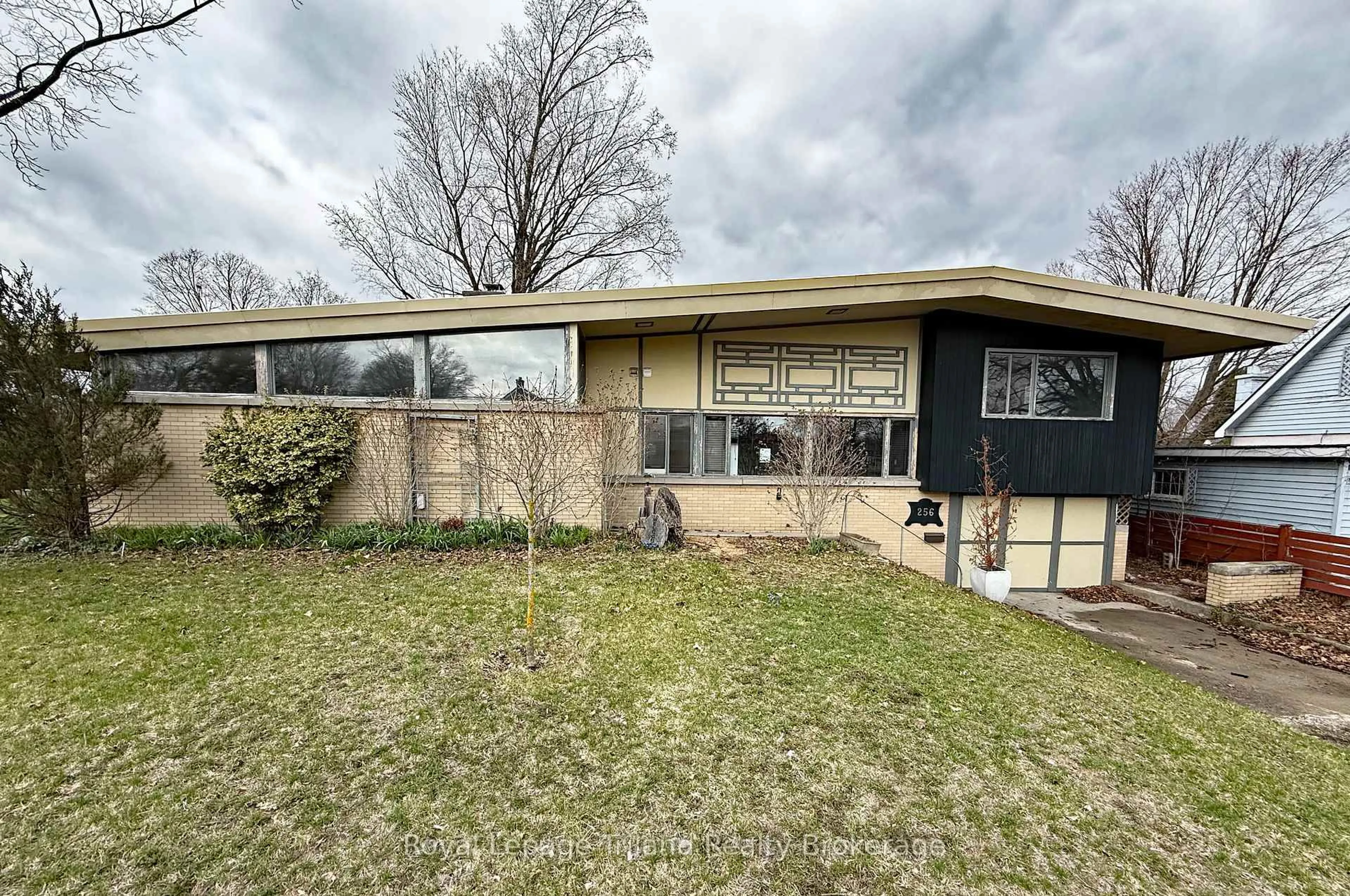 Unknown for 256 St George Lane, Norfolk Ontario N4B 2J5