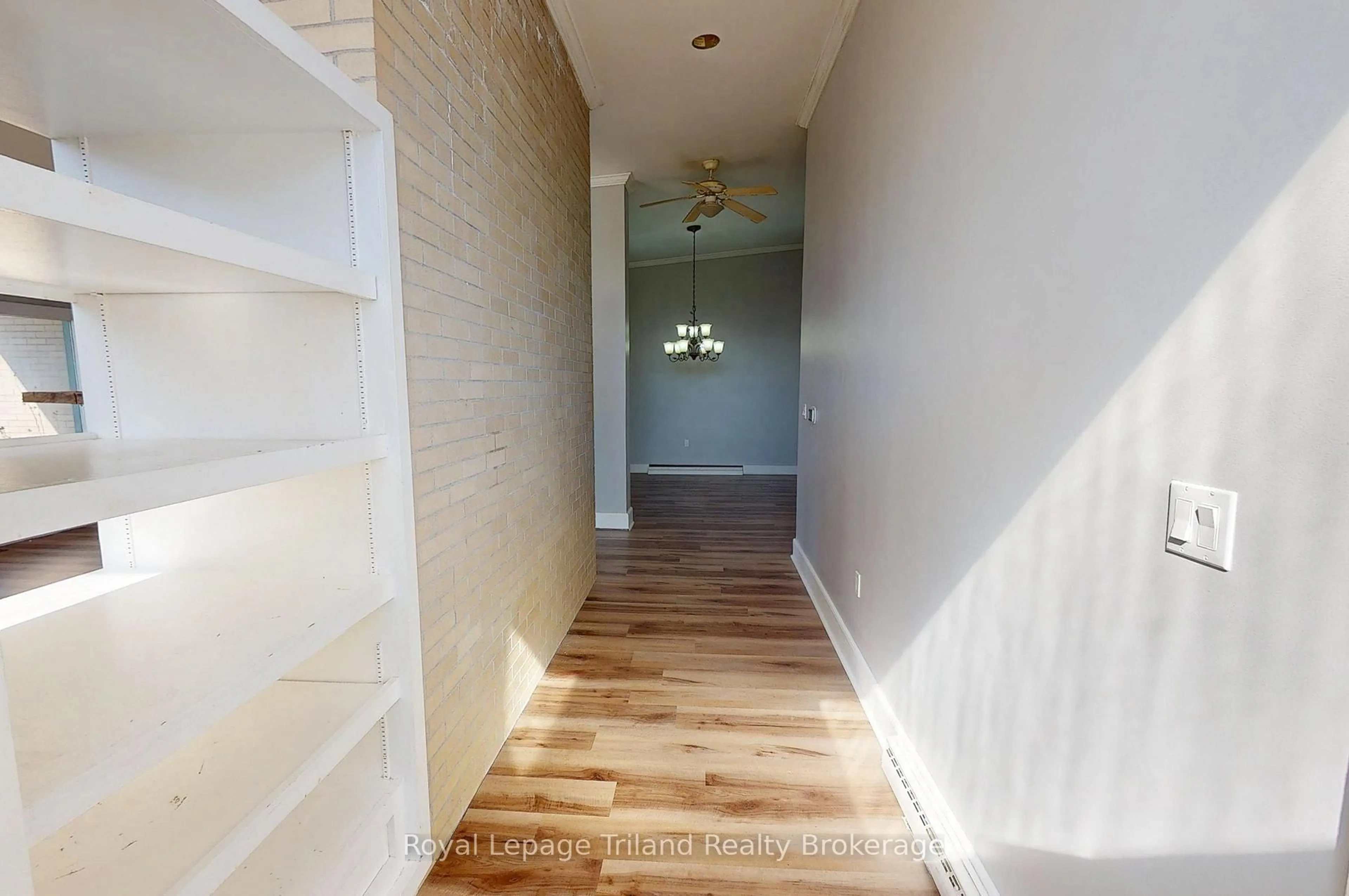 Indoor entryway for 256 St George Lane, Norfolk Ontario N4B 2J5