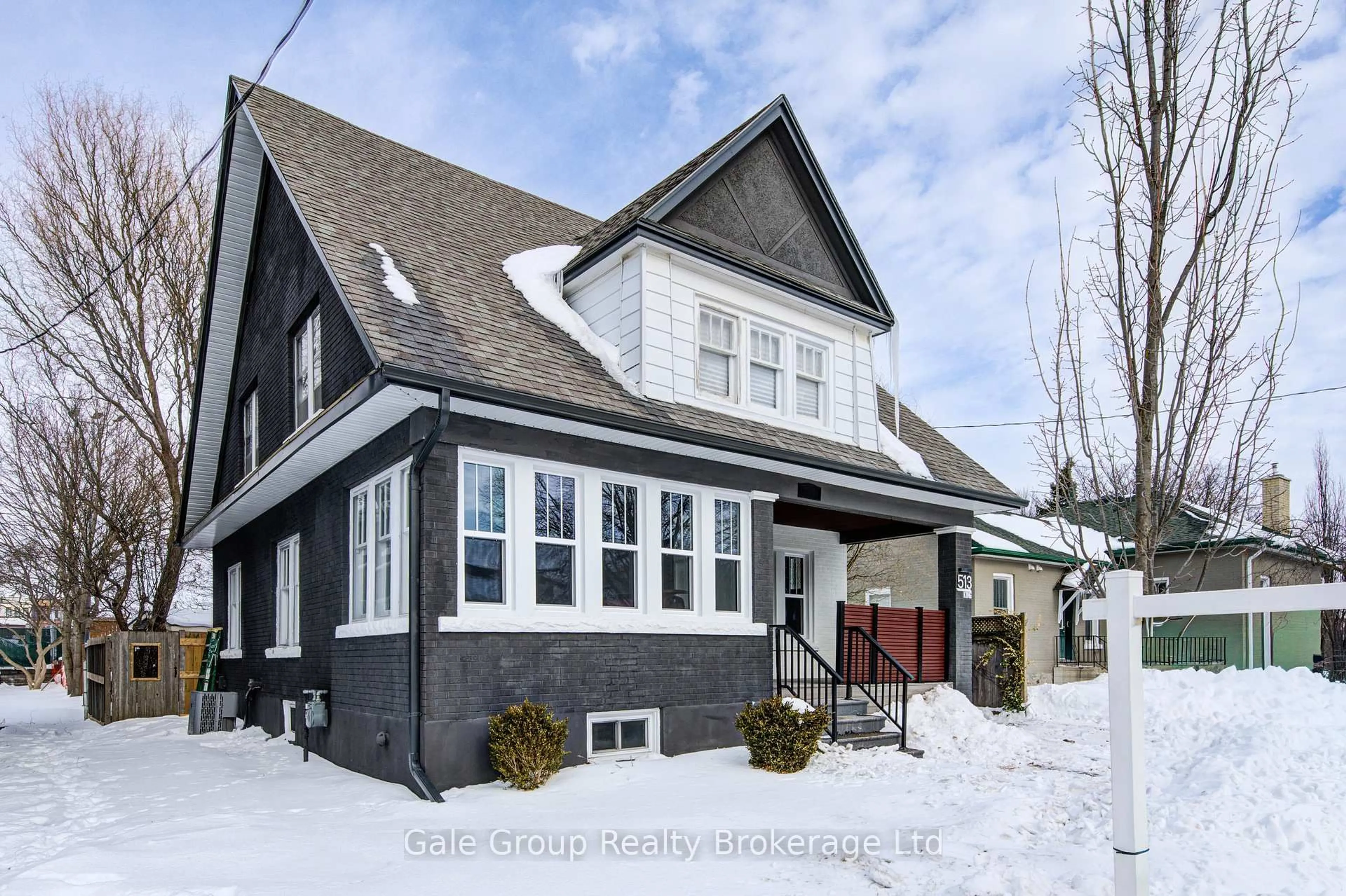 Home with vinyl exterior material, street for 513 King St, Woodstock Ontario N4S 1M7