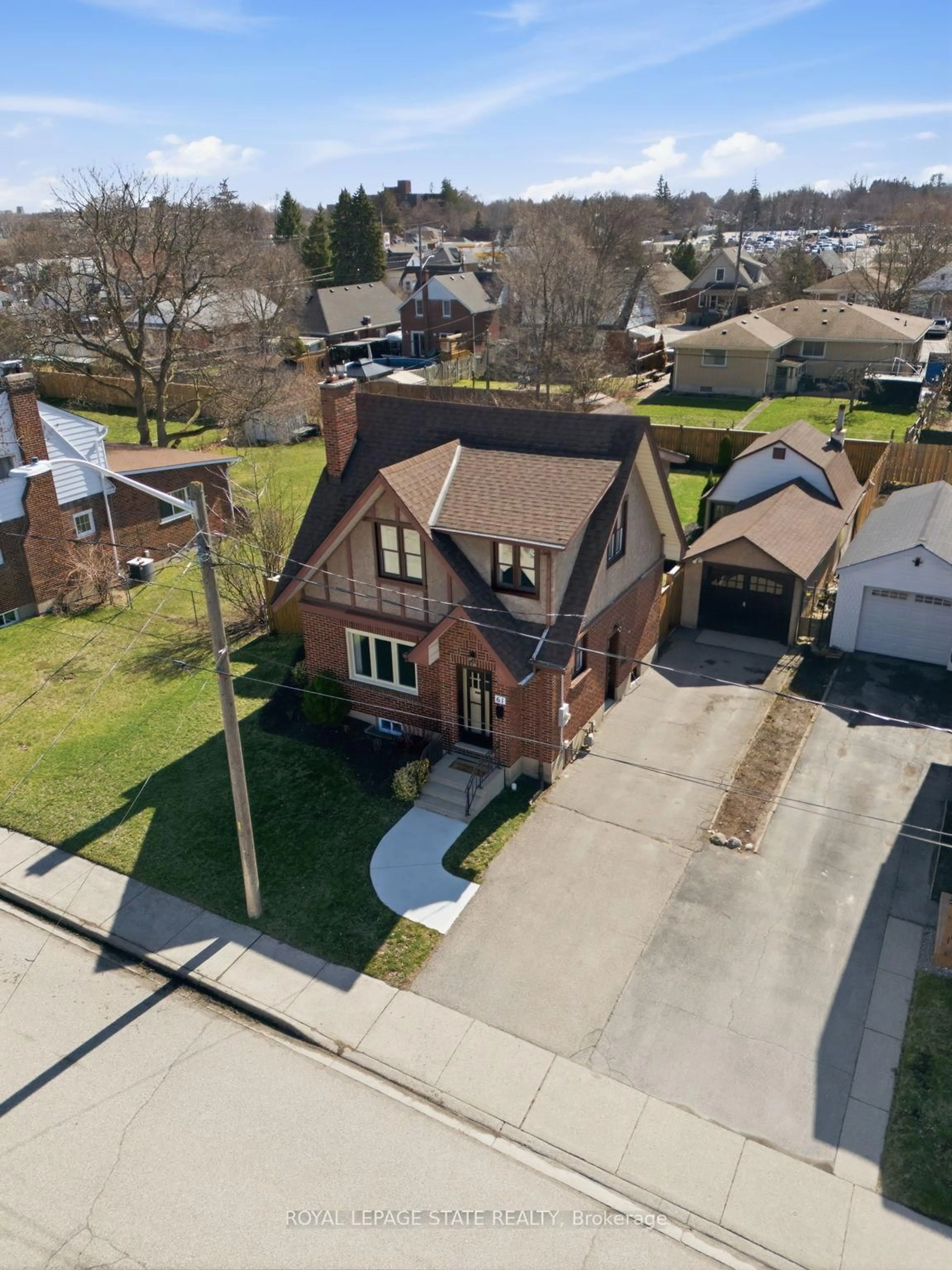 A pic from outside/outdoor area/front of a property/back of a property/a pic from drone, street for 61 Abigail Ave, Brantford Ontario N3R 4S2