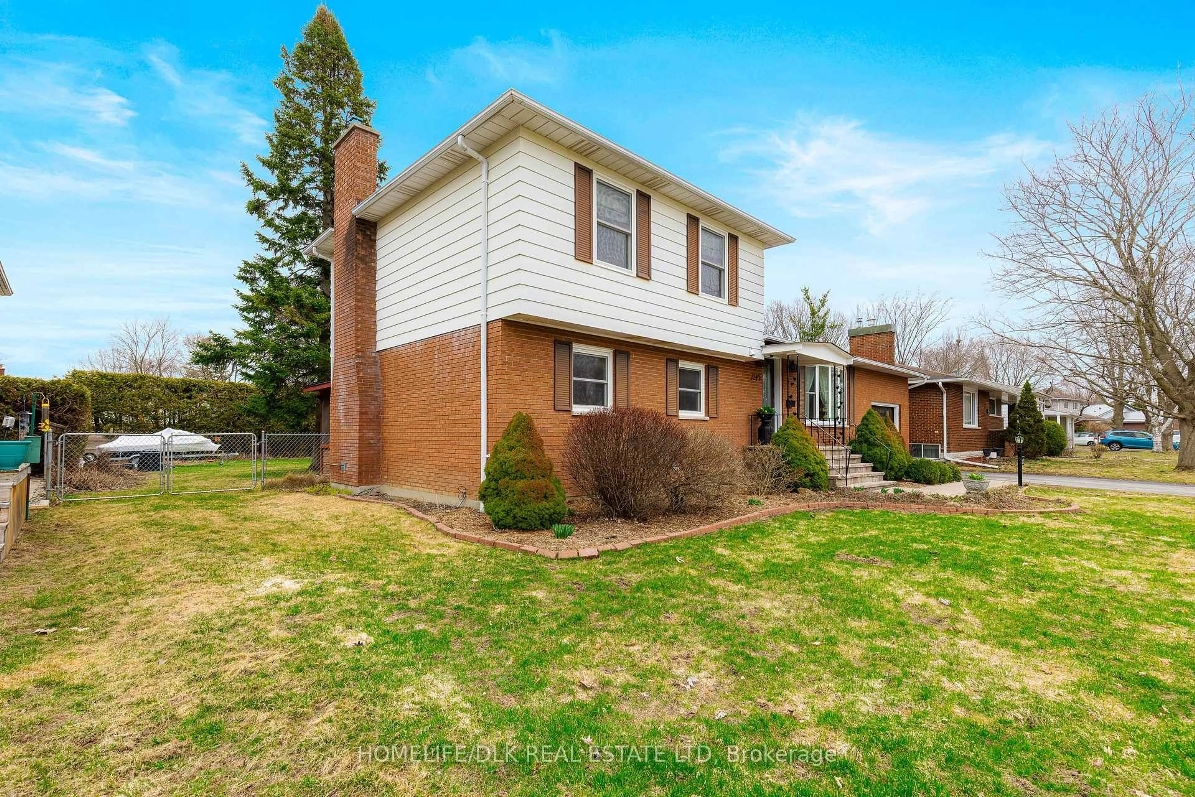 Home with brick exterior material, street for 1243 Alwington St, Brockville Ontario K6V 6A3