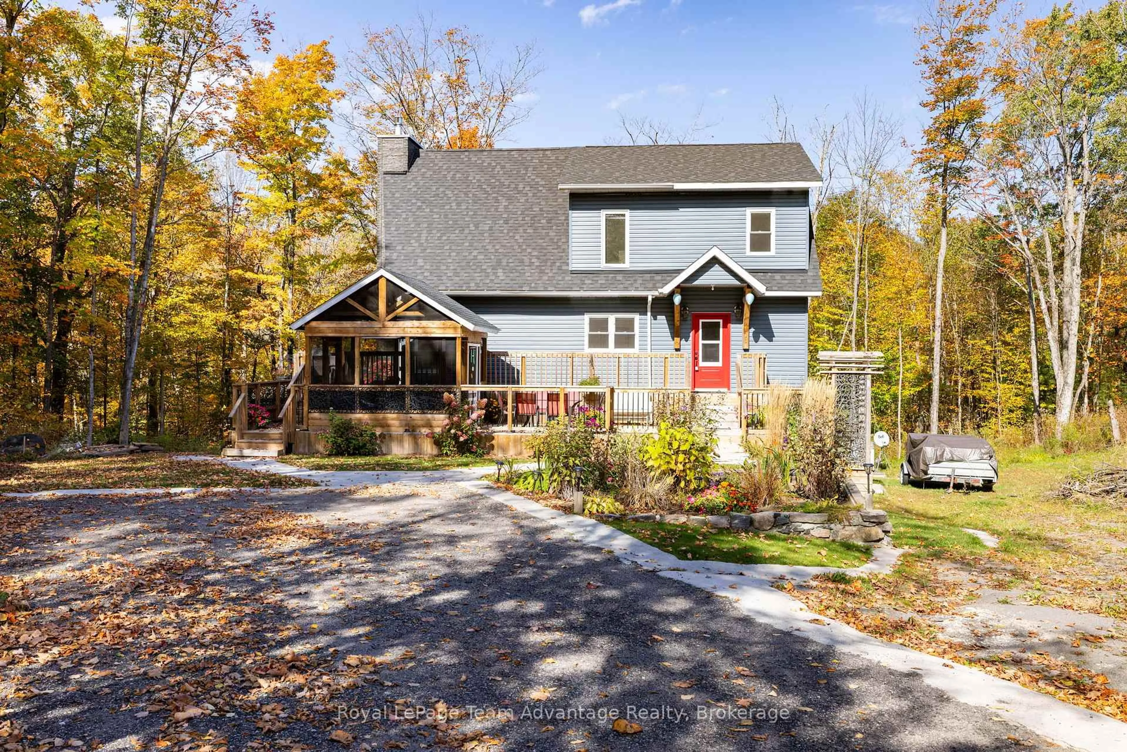 Home with vinyl exterior material, street for 17 Hagerman Crt, Seguin Ontario P2A 0B2