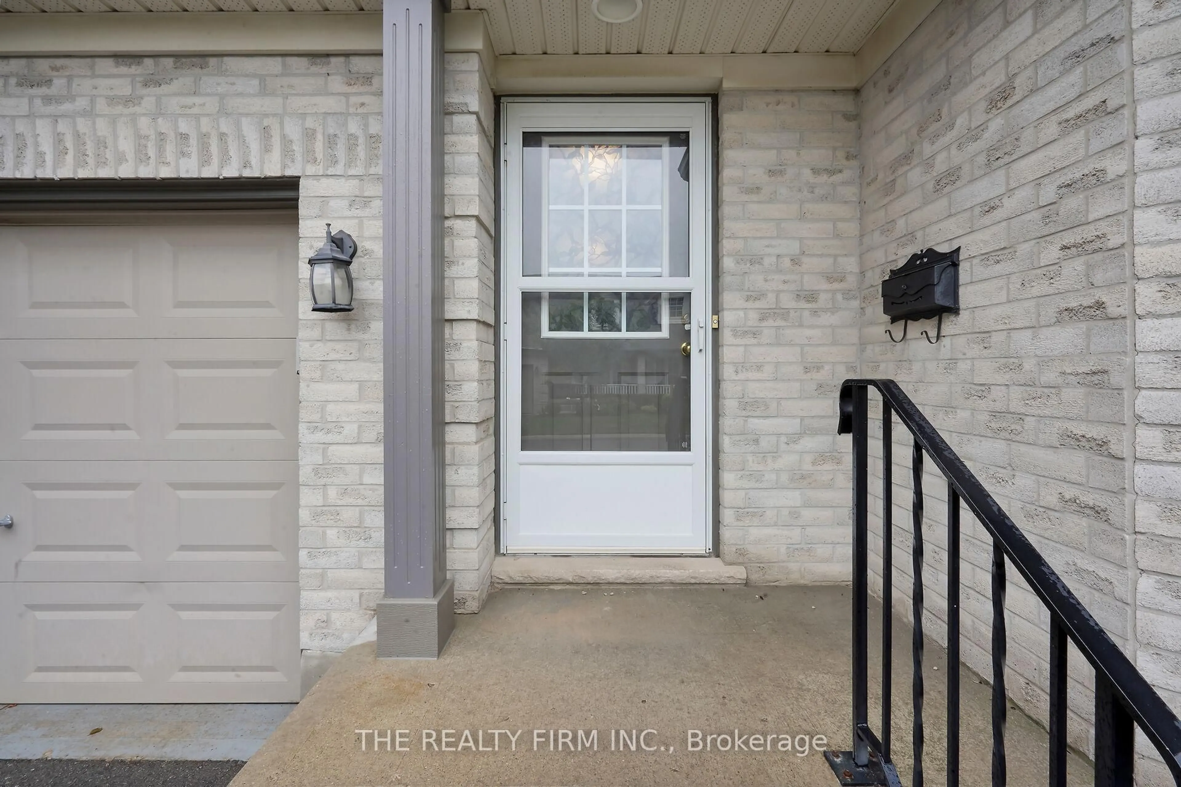 Indoor entryway for 20 Windemere Pl #17, St. Thomas Ontario N5R 6H6