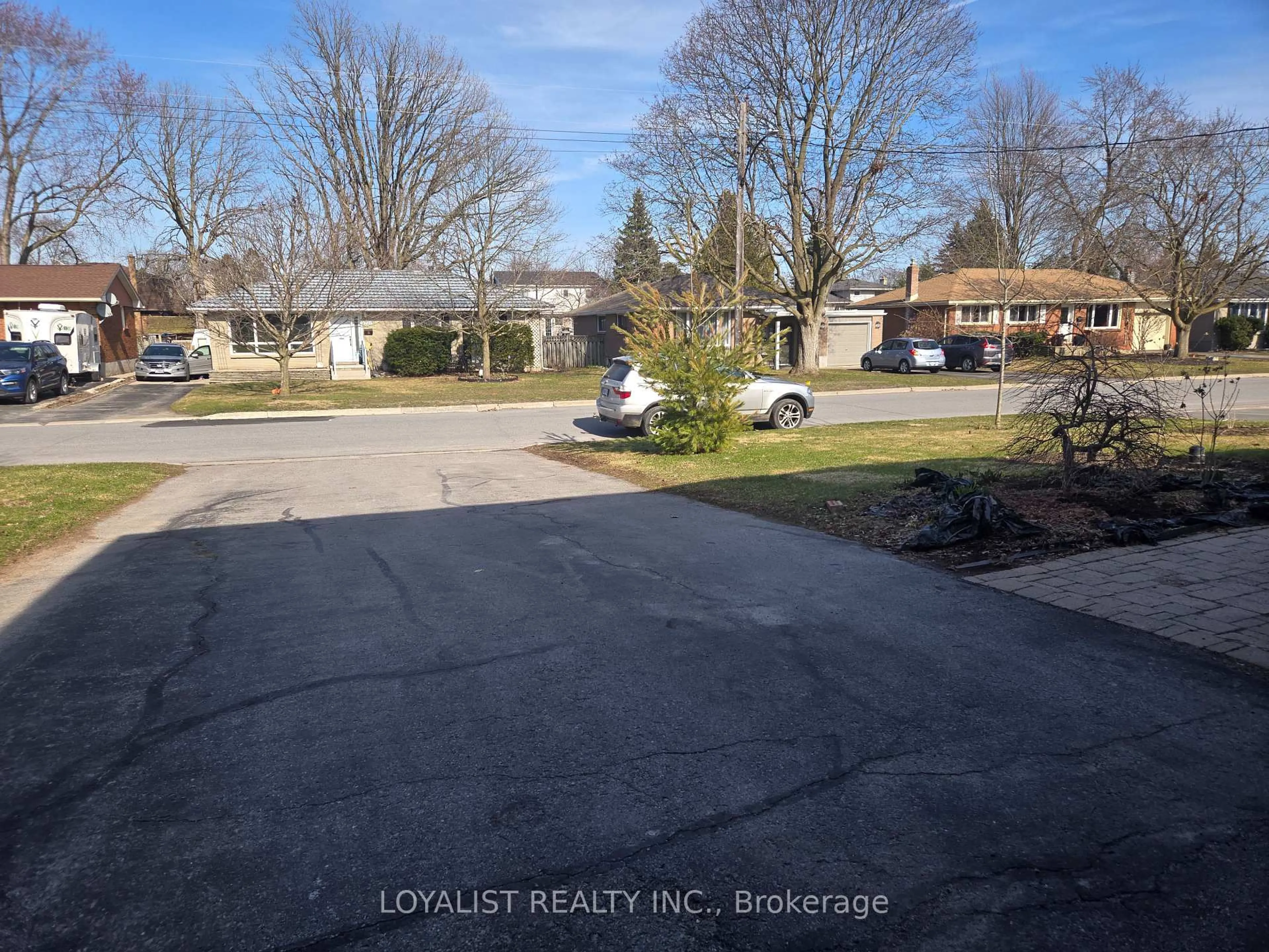 A pic from outside/outdoor area/front of a property/back of a property/a pic from drone, street for 220 PARROTT Dr, Belleville Ontario K8N 4N9