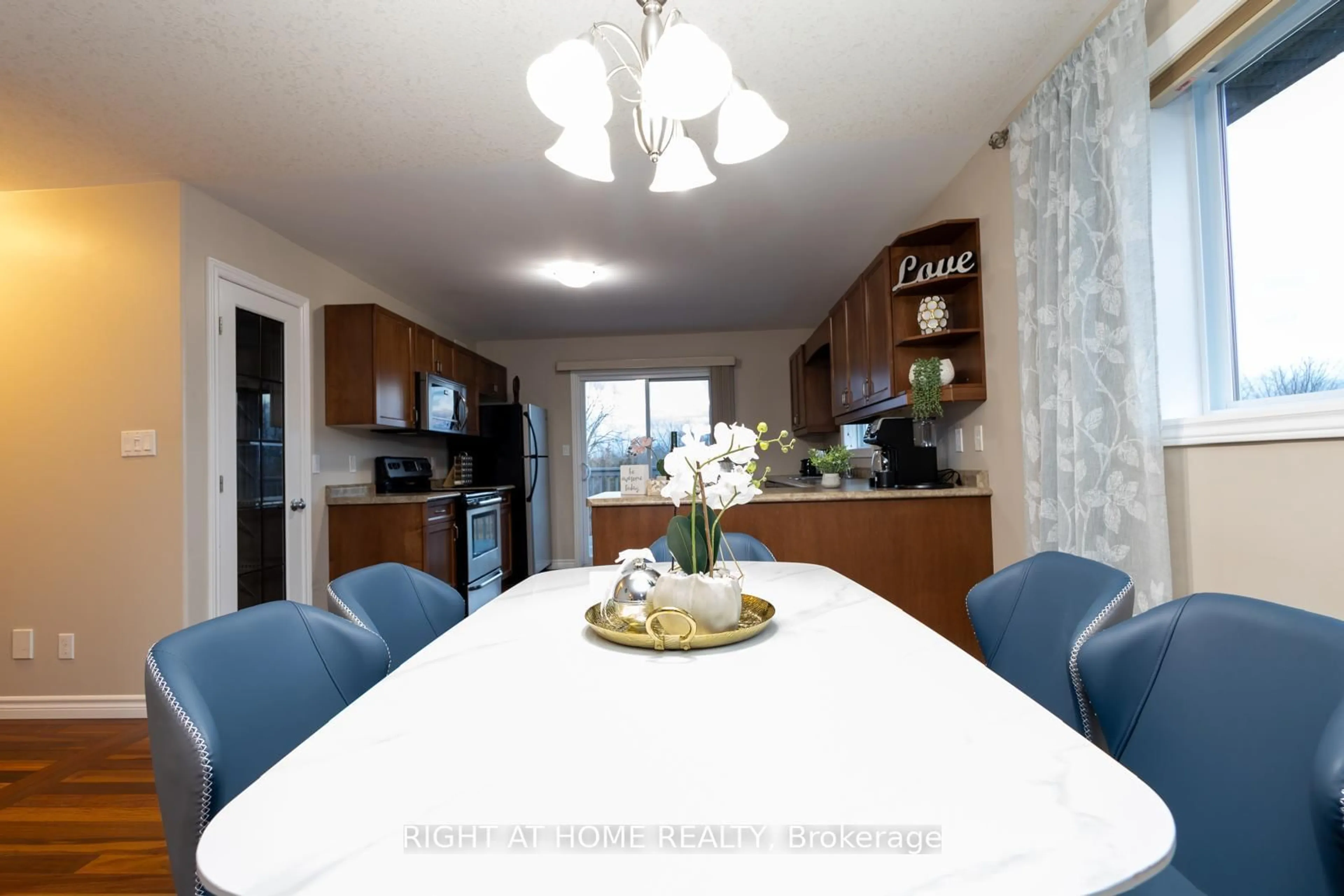Dining room, unknown for 73 Frank St, Belleville Ontario K8P 3V5