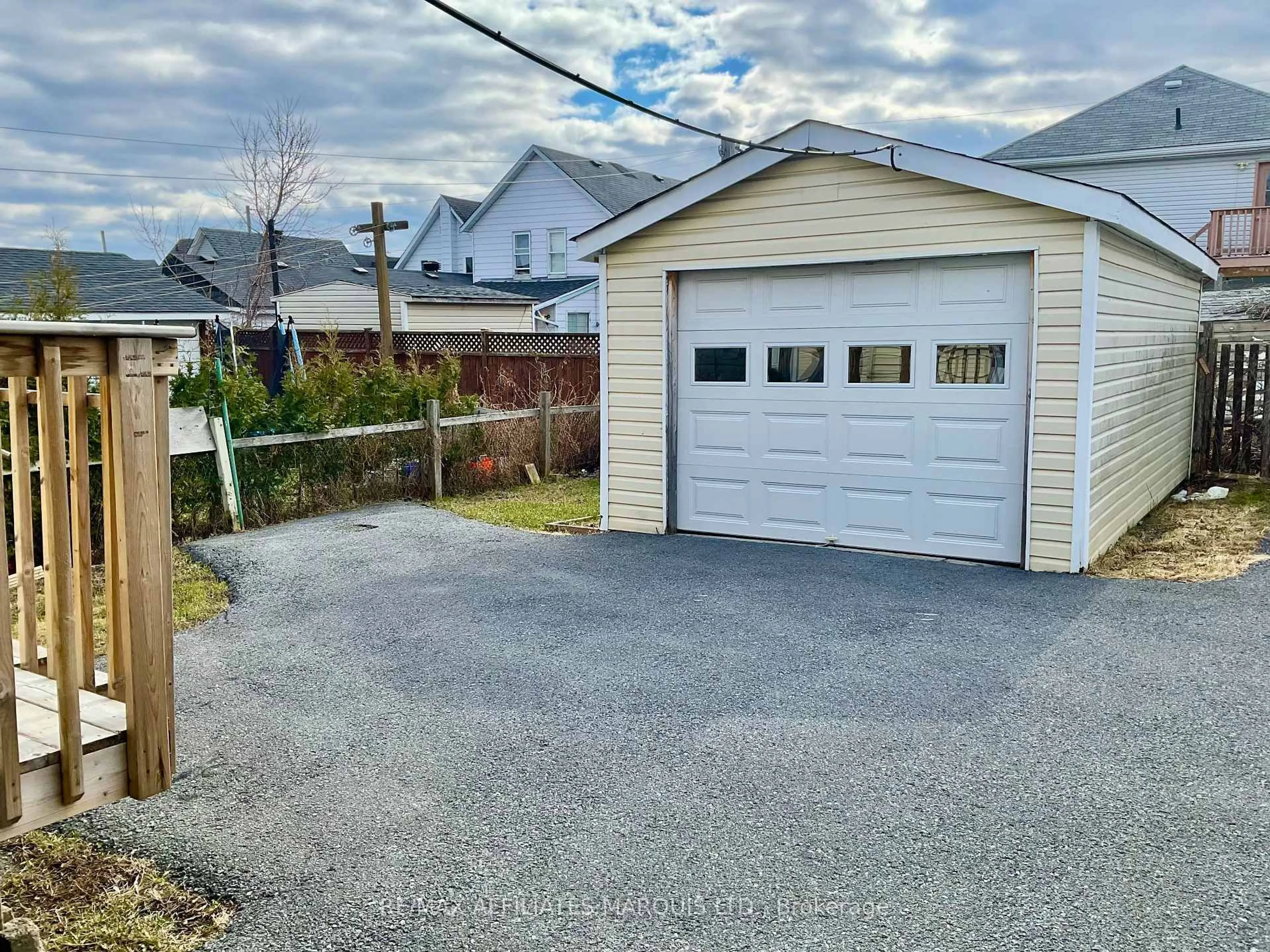 Indoor garage for 225 Alice St, Cornwall Ontario K6H 4R8