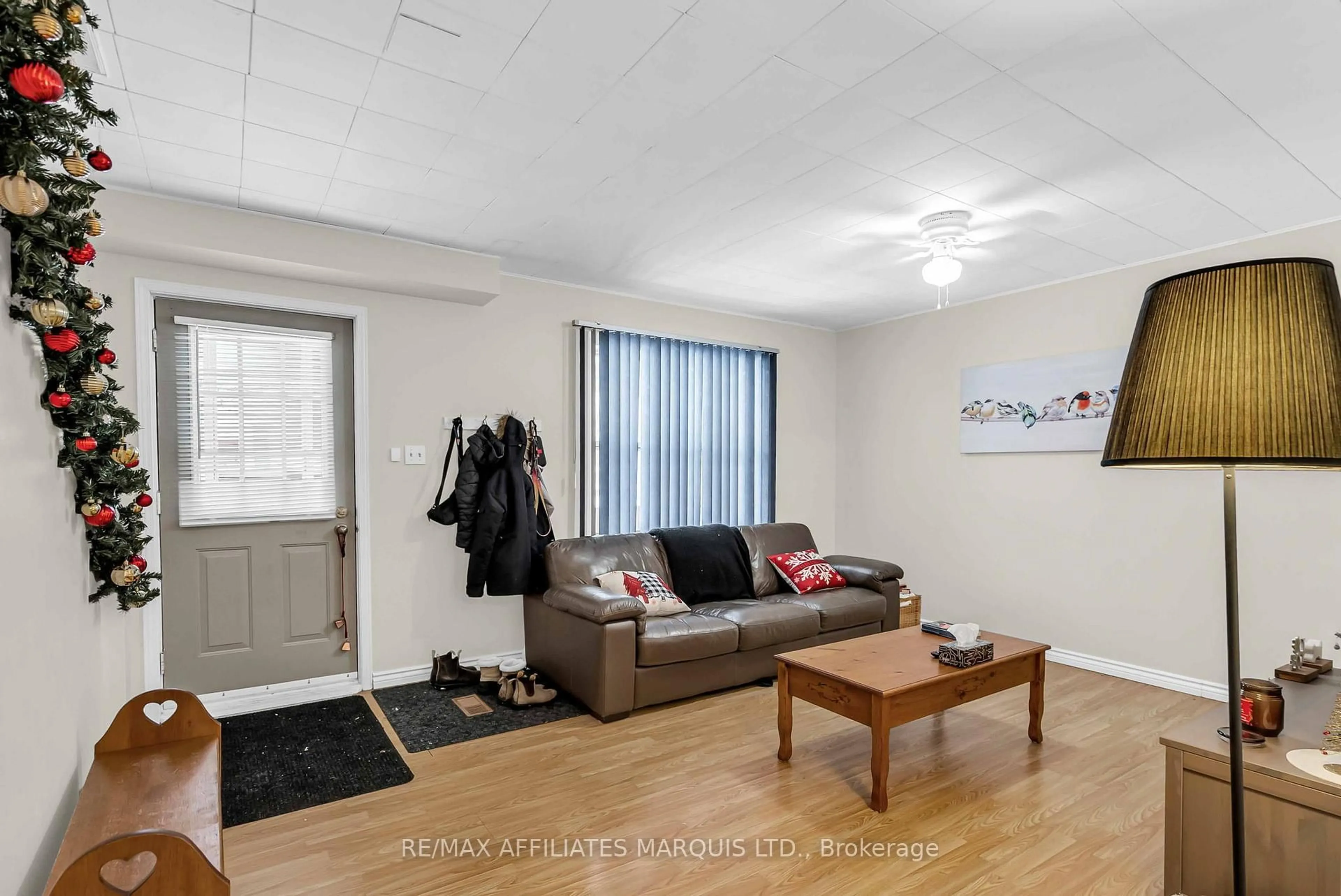 Living room with furniture, unknown for 225 Alice St, Cornwall Ontario K6H 4R8