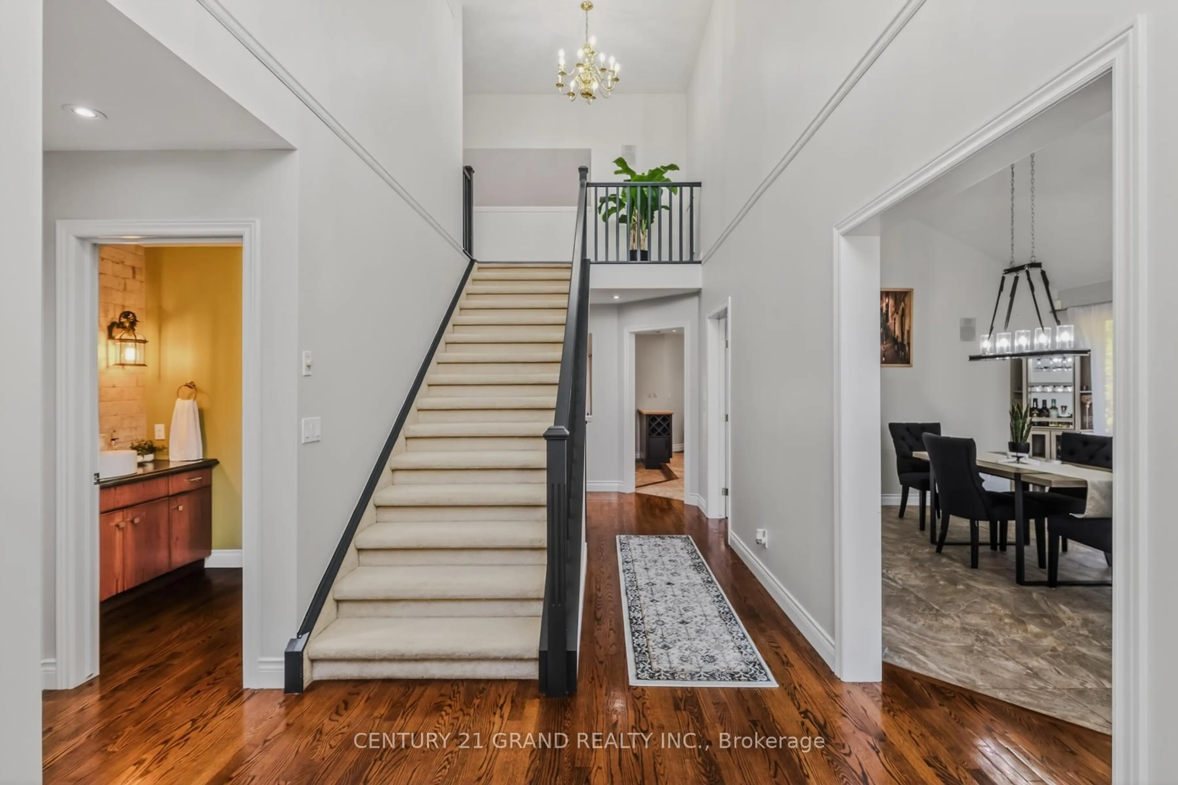 Indoor foyer for 27 Kerr Shaver Terr, Brantford Ontario N3T 6H8
