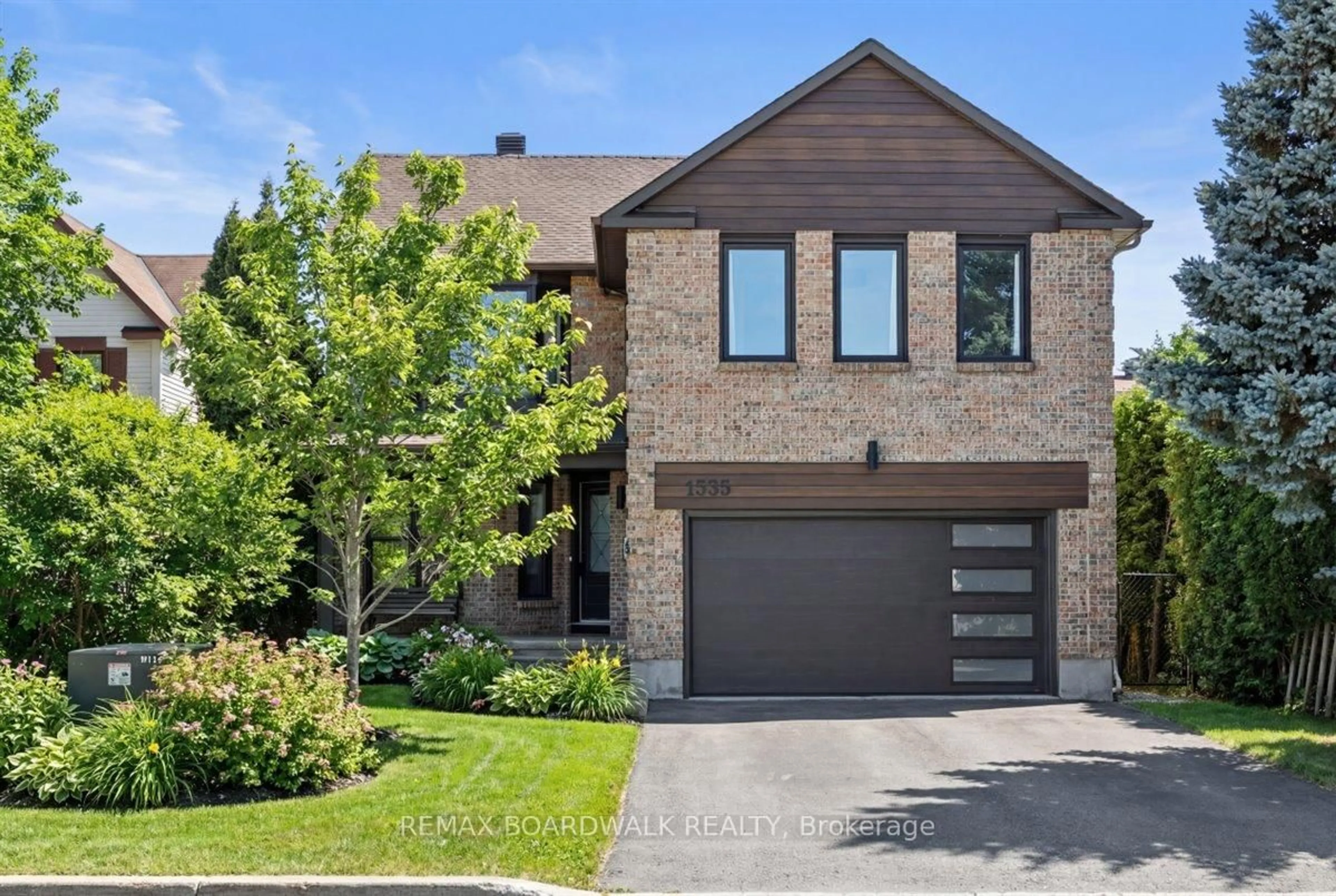 Home with brick exterior material, street for 1535 Kamouraska Circ, Ottawa Ontario K1C 3J1
