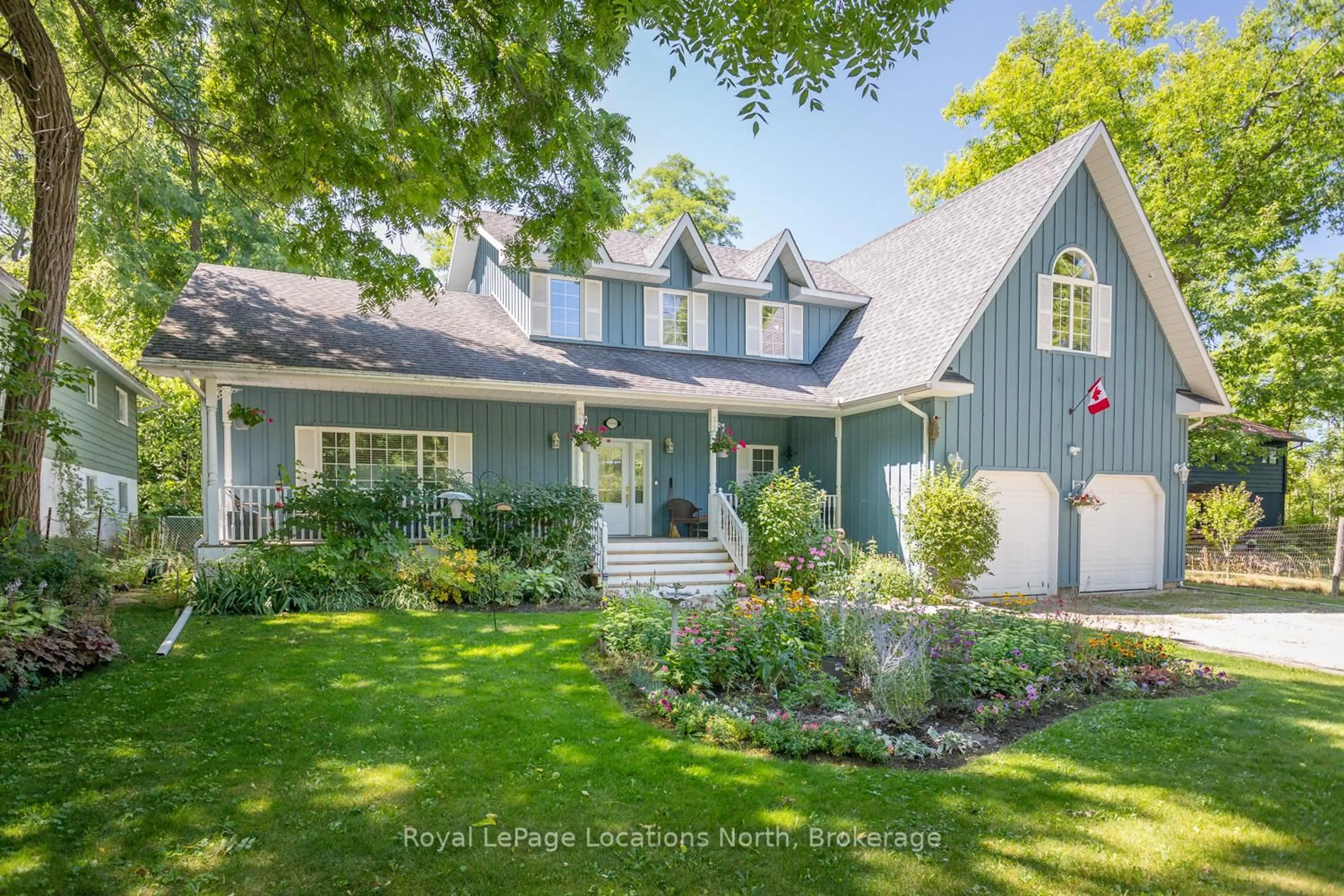 Home with vinyl exterior material, street for 120 Wards Rd, Blue Mountains Ontario L9Y 0T7