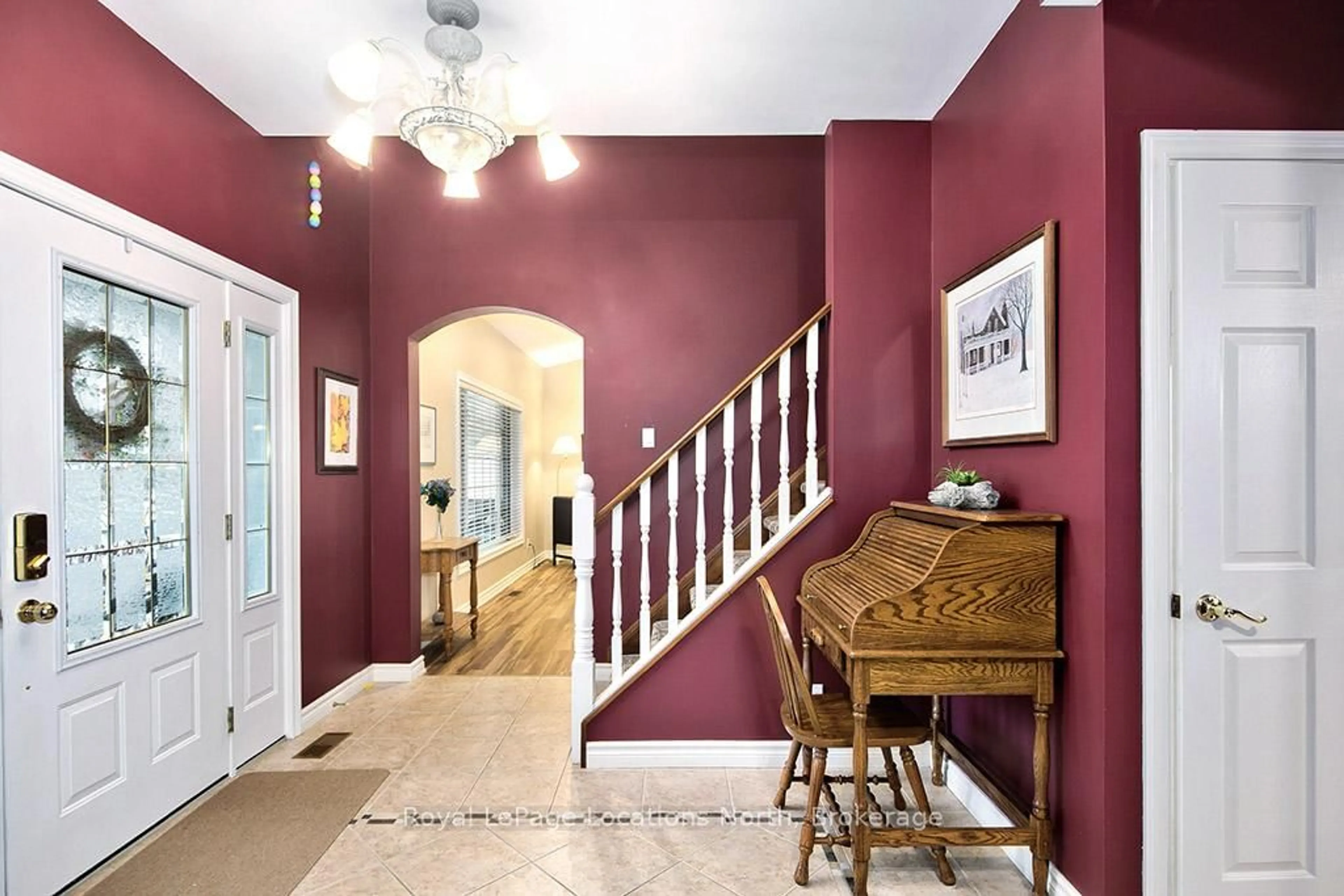 Indoor entryway for 120 Wards Rd, Blue Mountains Ontario L9Y 0T7