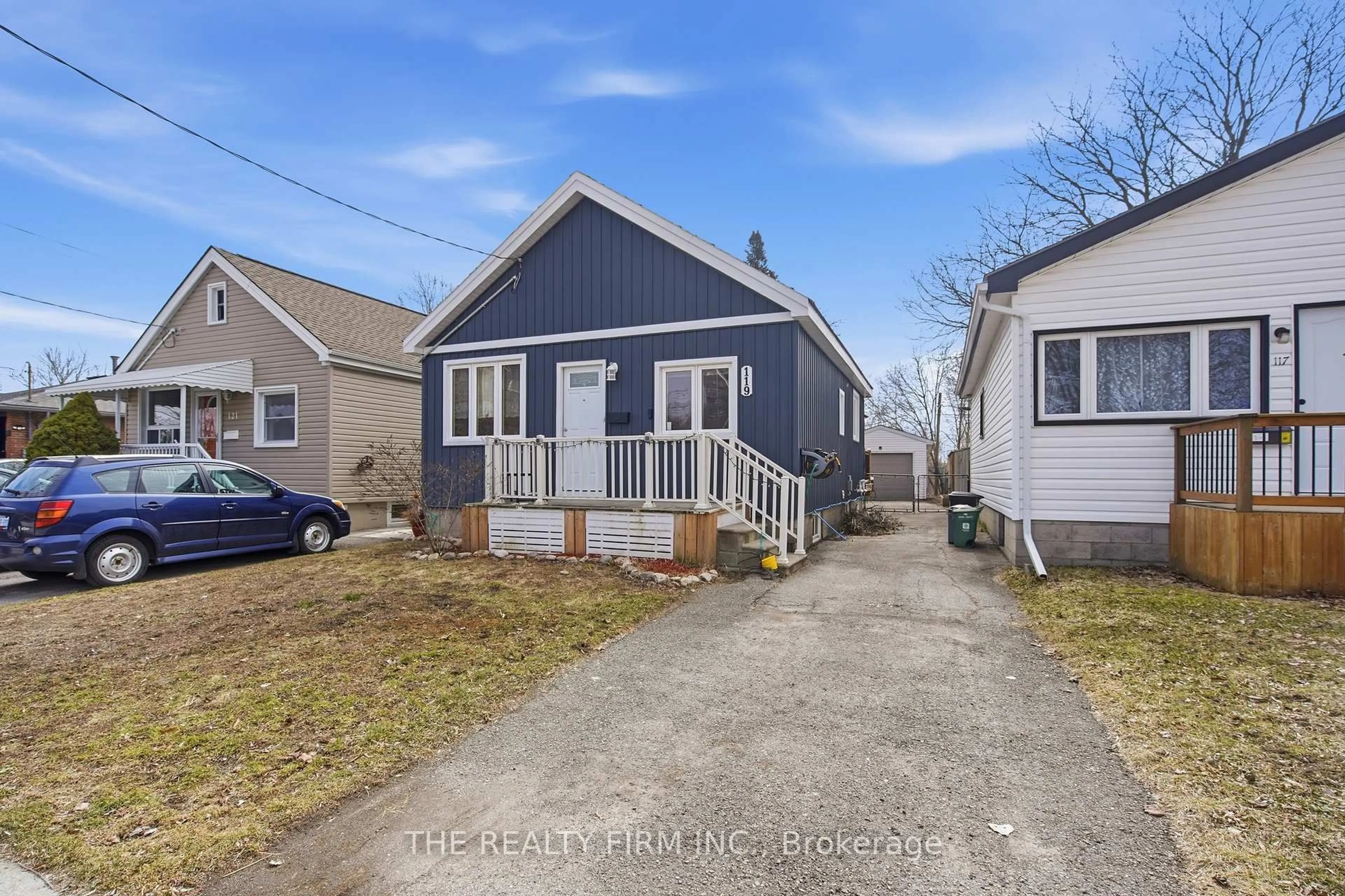 A pic from outside/outdoor area/front of a property/back of a property/a pic from drone, street for 119 Connaught Ave, London East Ontario N5Y 3A5