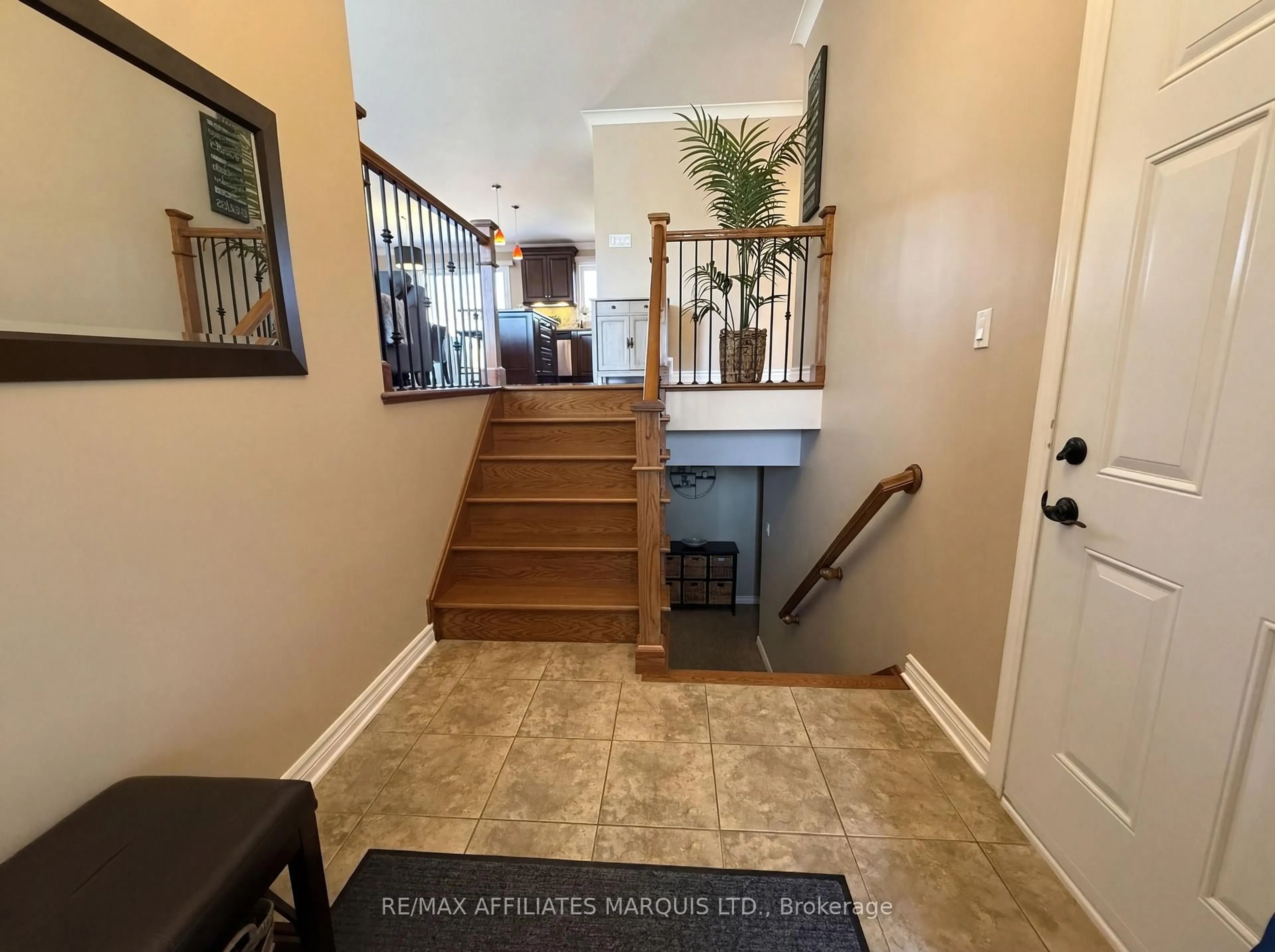 Indoor entryway for 1313 Arba Crt, Cornwall Ontario K6H 0A9