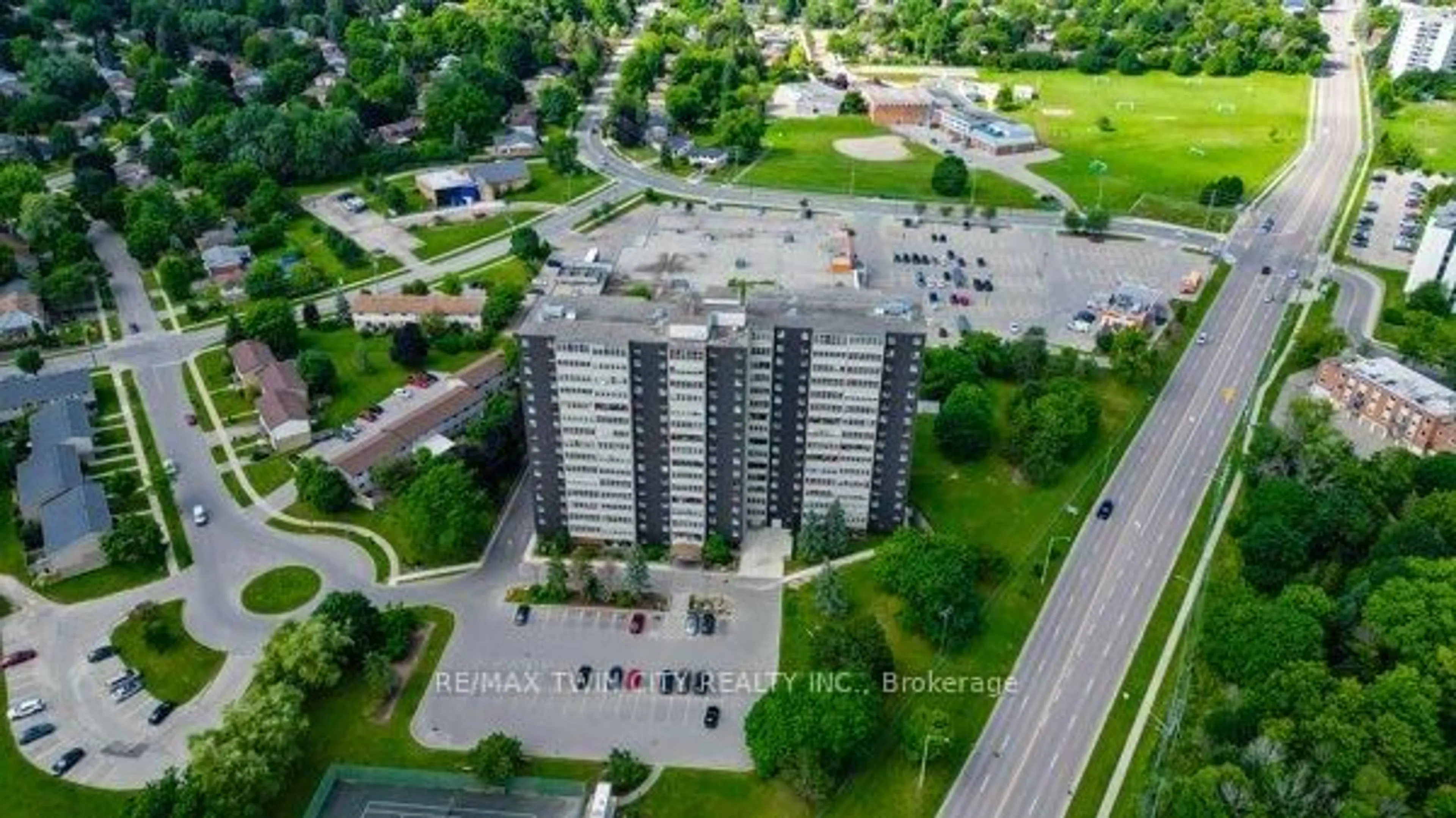 A pic from outside/outdoor area/front of a property/back of a property/a pic from drone, city buildings view from balcony for 225 Harvard Pl #509, Waterloo Ontario N2J 4H4