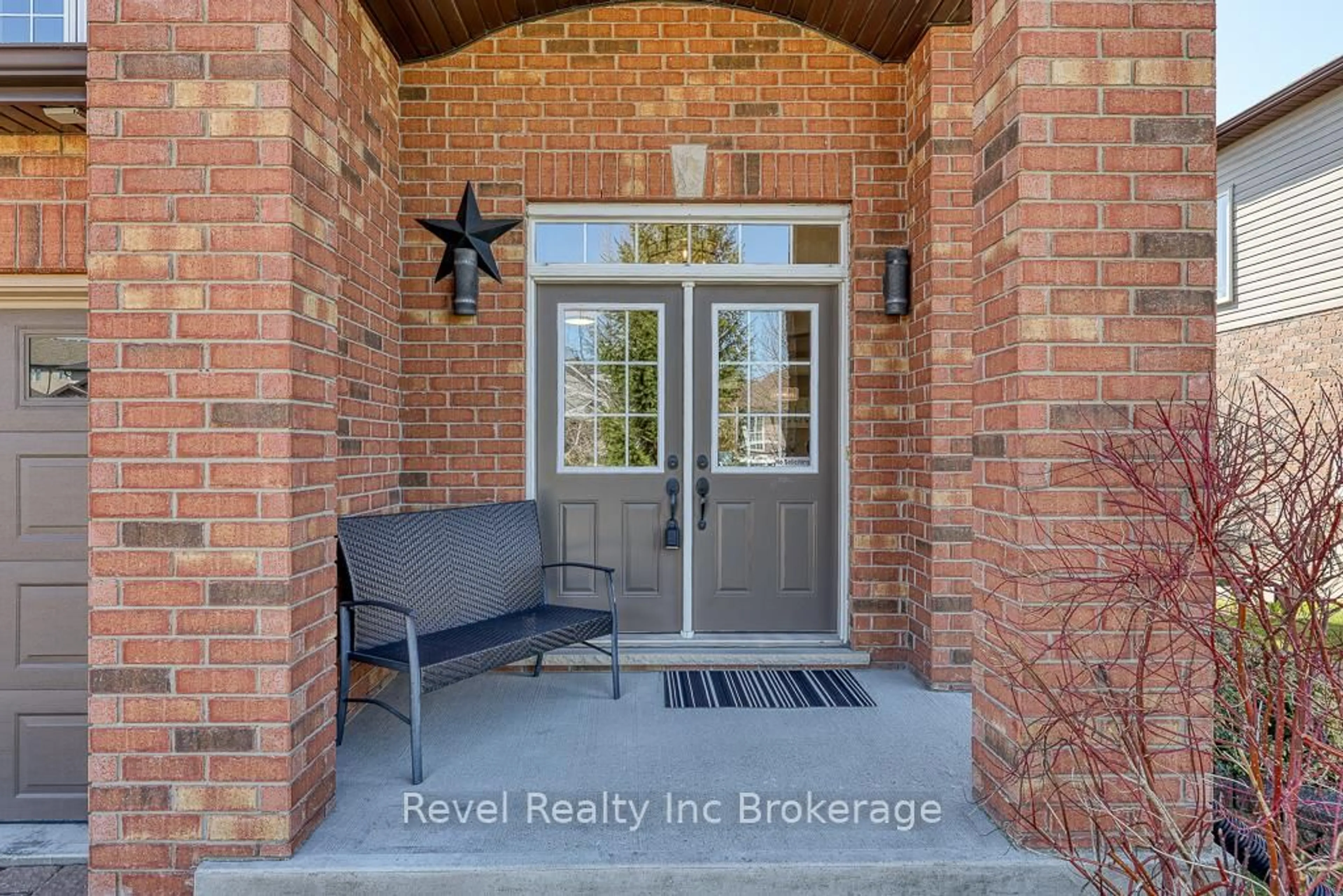 Indoor entryway for 7 Woodhatch Cres, Ingersoll Ontario N5C 0A2