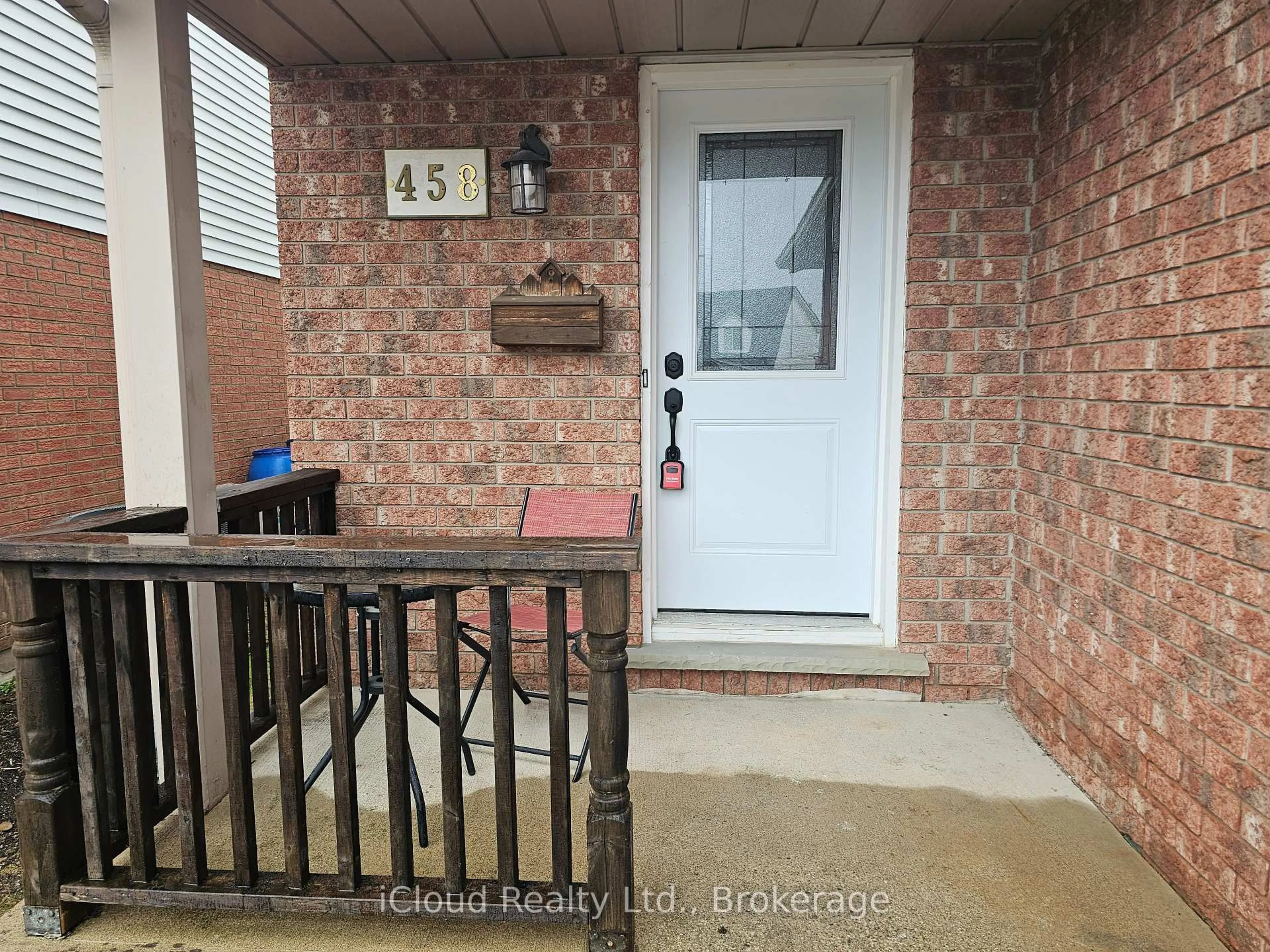 Indoor entryway for 458 Misty Cres, Kitchener Ontario N2B 3V6