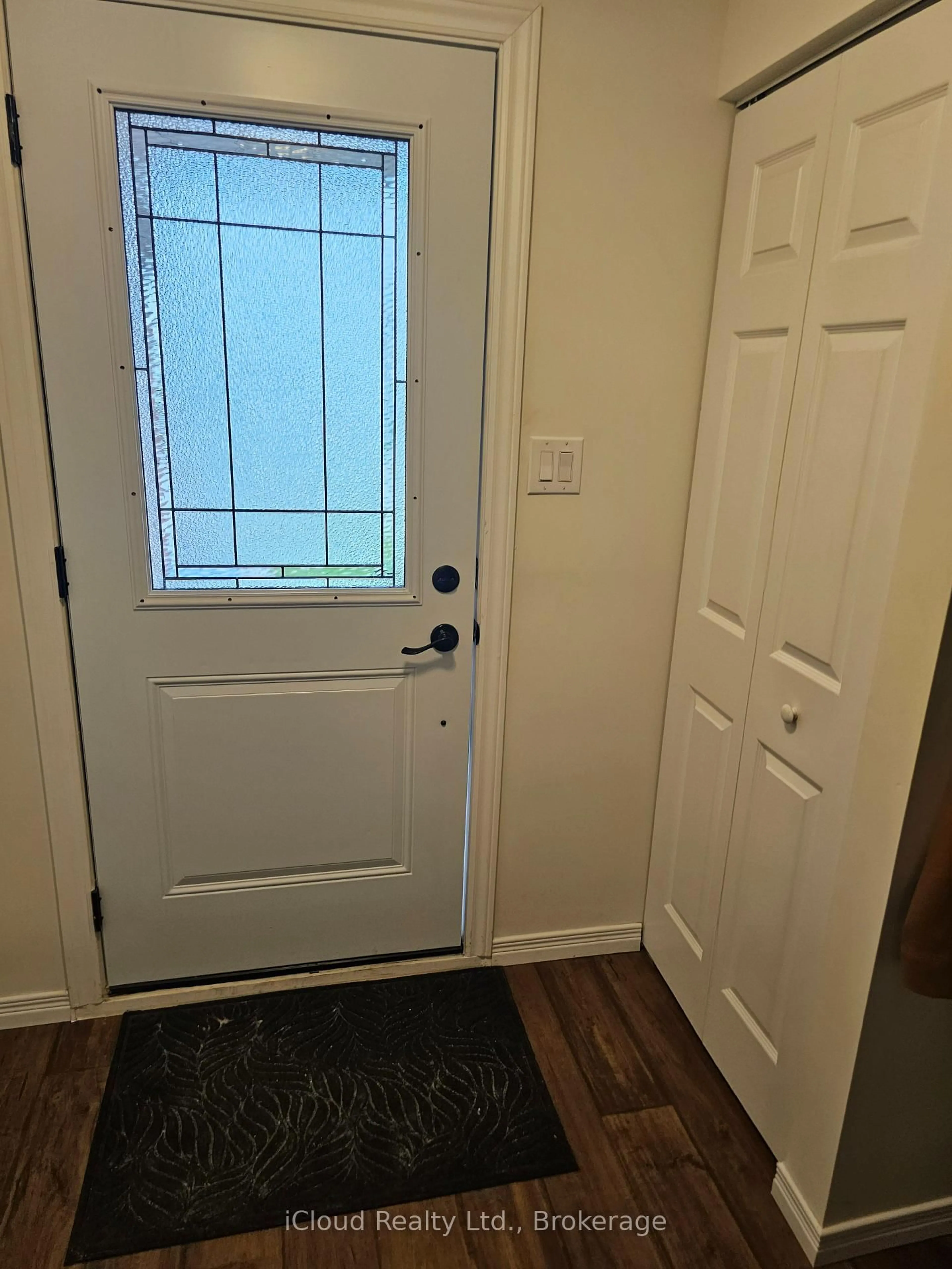 Indoor entryway for 458 Misty Cres, Kitchener Ontario N2B 3V6