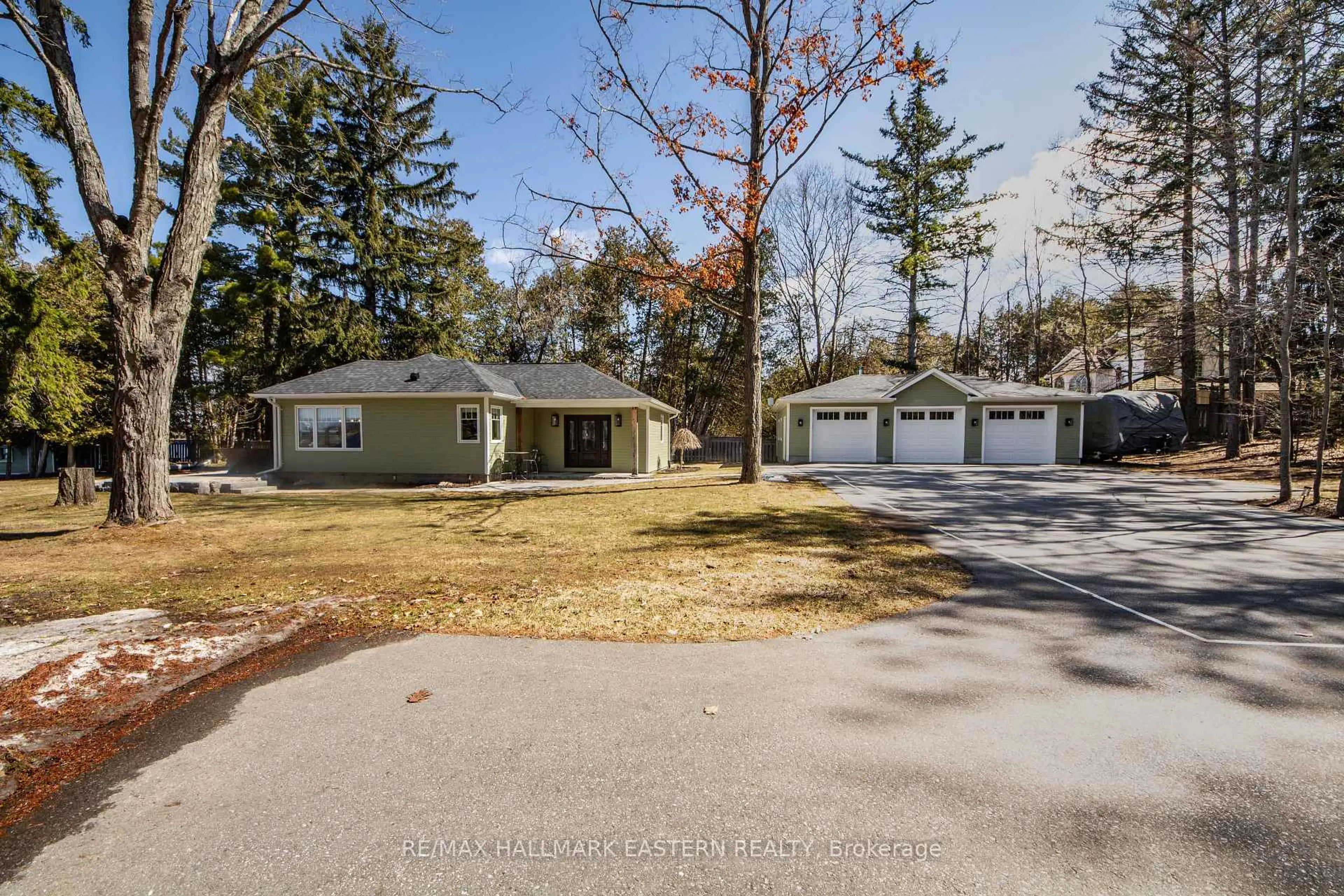 A pic from outside/outdoor area/front of a property/back of a property/a pic from drone, street for 409 Gallivan Dr, Selwyn Ontario K0L 1T0