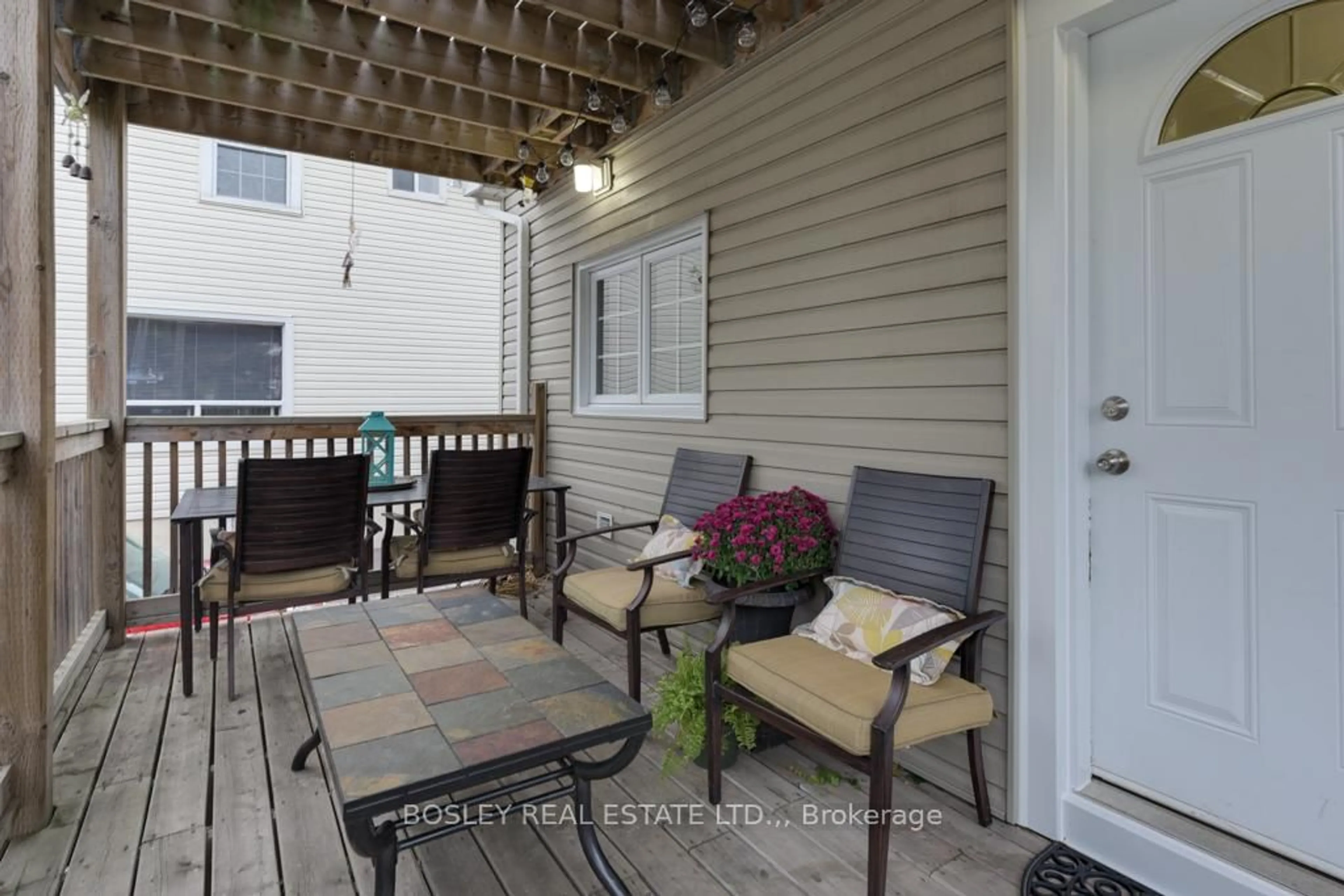 Patio, street for 29 Russell Ave, St. Catharines Ontario L2R 1V4