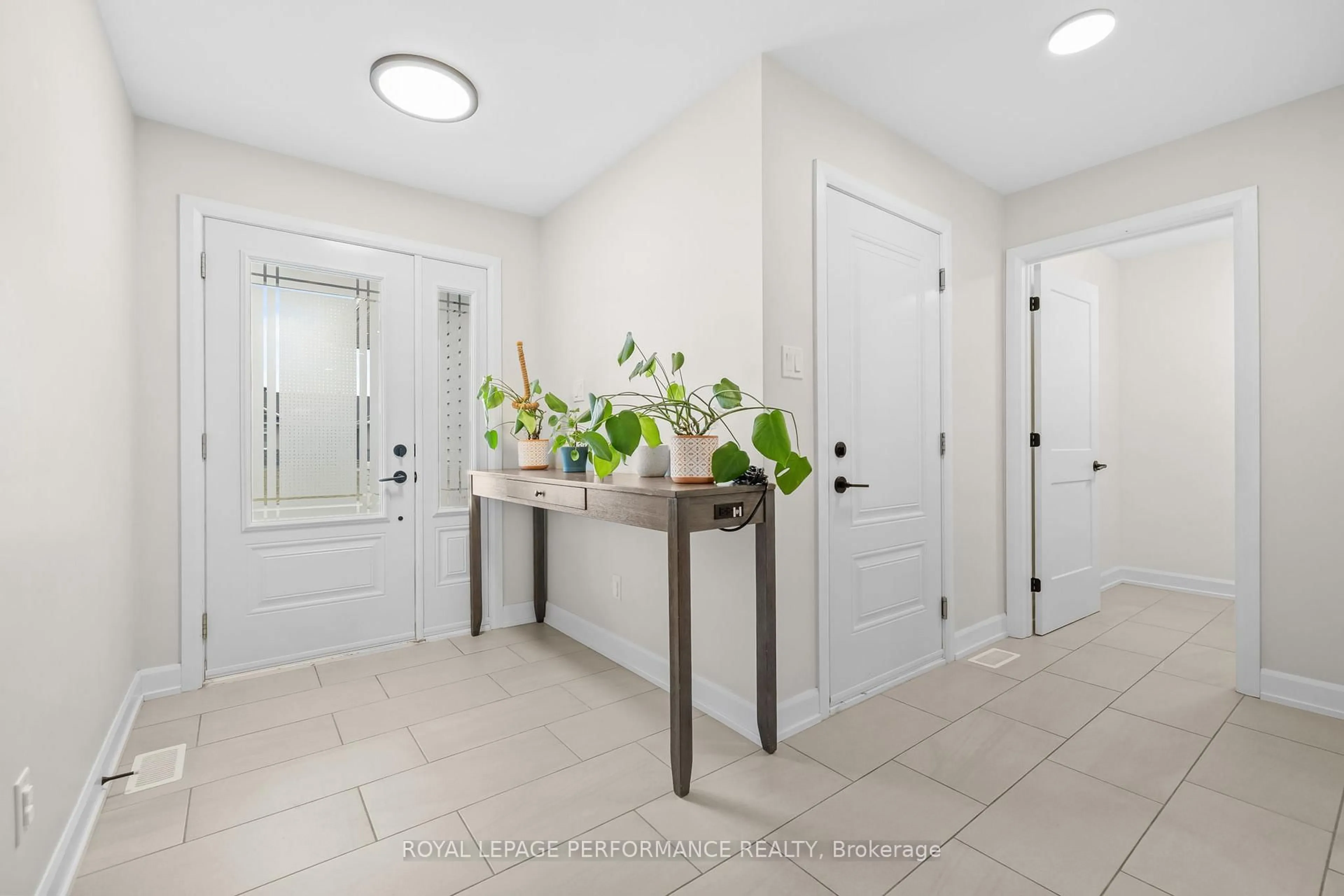 Indoor entryway for 46 Adam St, The Nation Ontario K0A 3C0