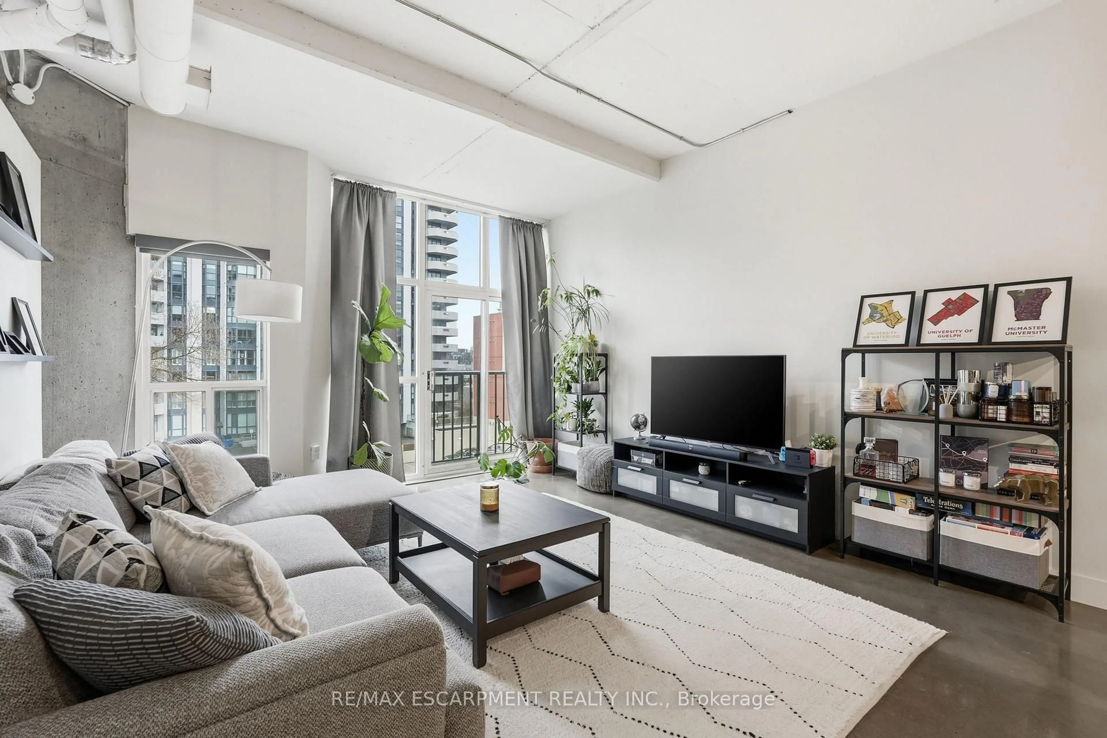 Living room with furniture, unknown for 66 BAY St #510, Hamilton Ontario L8P 4Z6