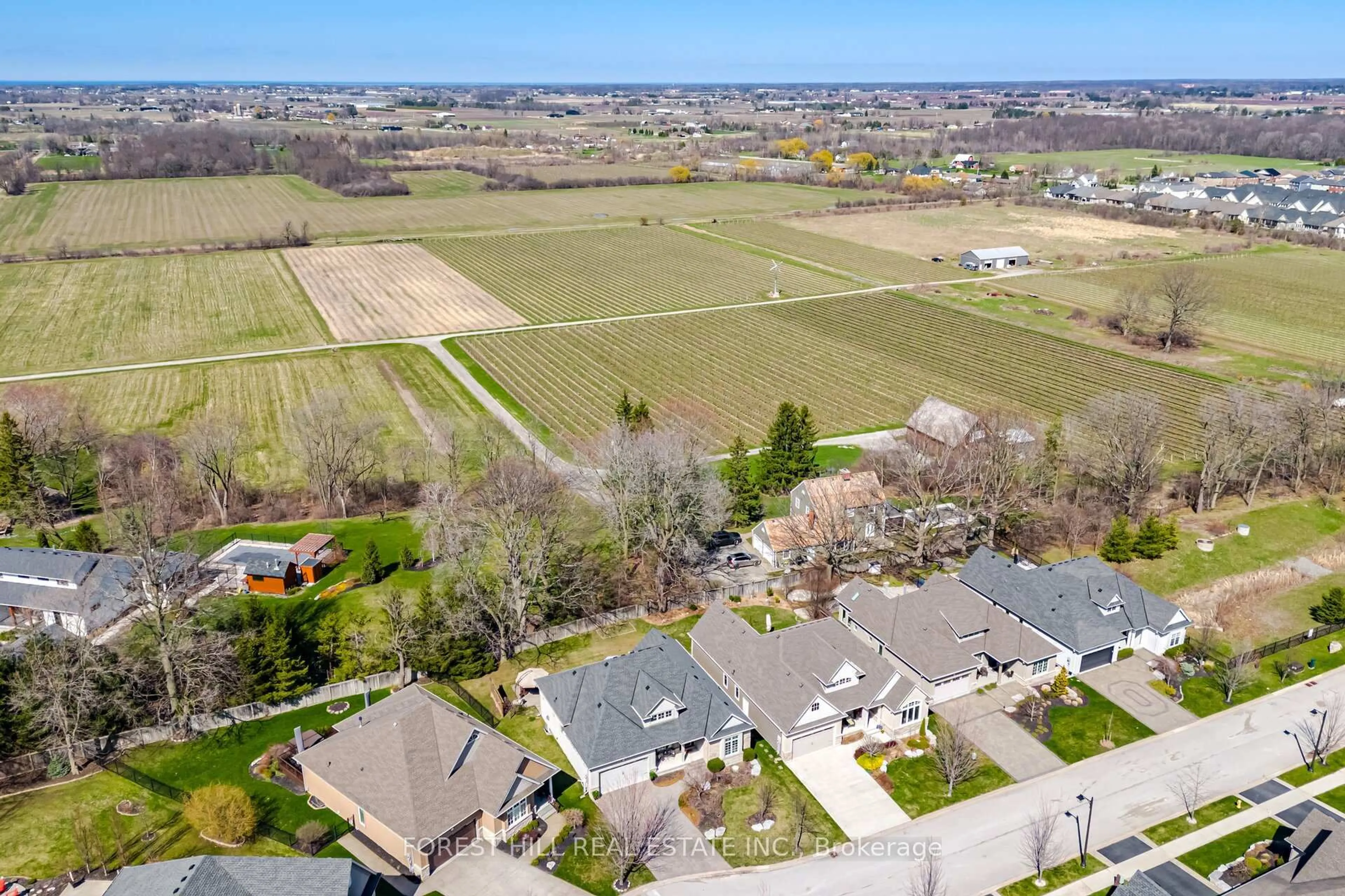 A pic from outside/outdoor area/front of a property/back of a property/a pic from drone, mountain view for 51 Stoneridge Cres, Niagara-on-the-Lake Ontario L0S 1J1