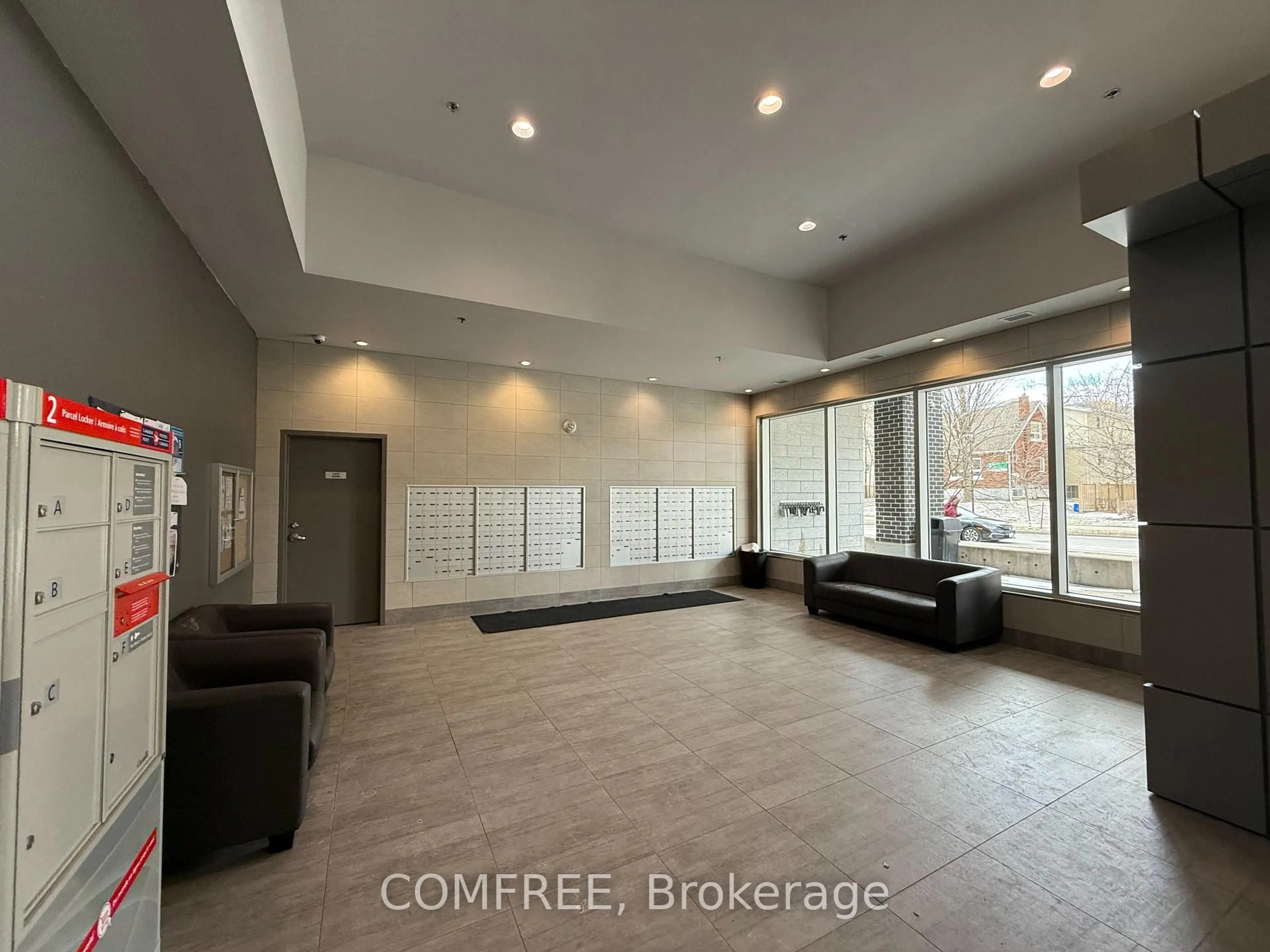 Indoor foyer for 318 Spruce St #2, Waterloo Ontario N2L 0E9