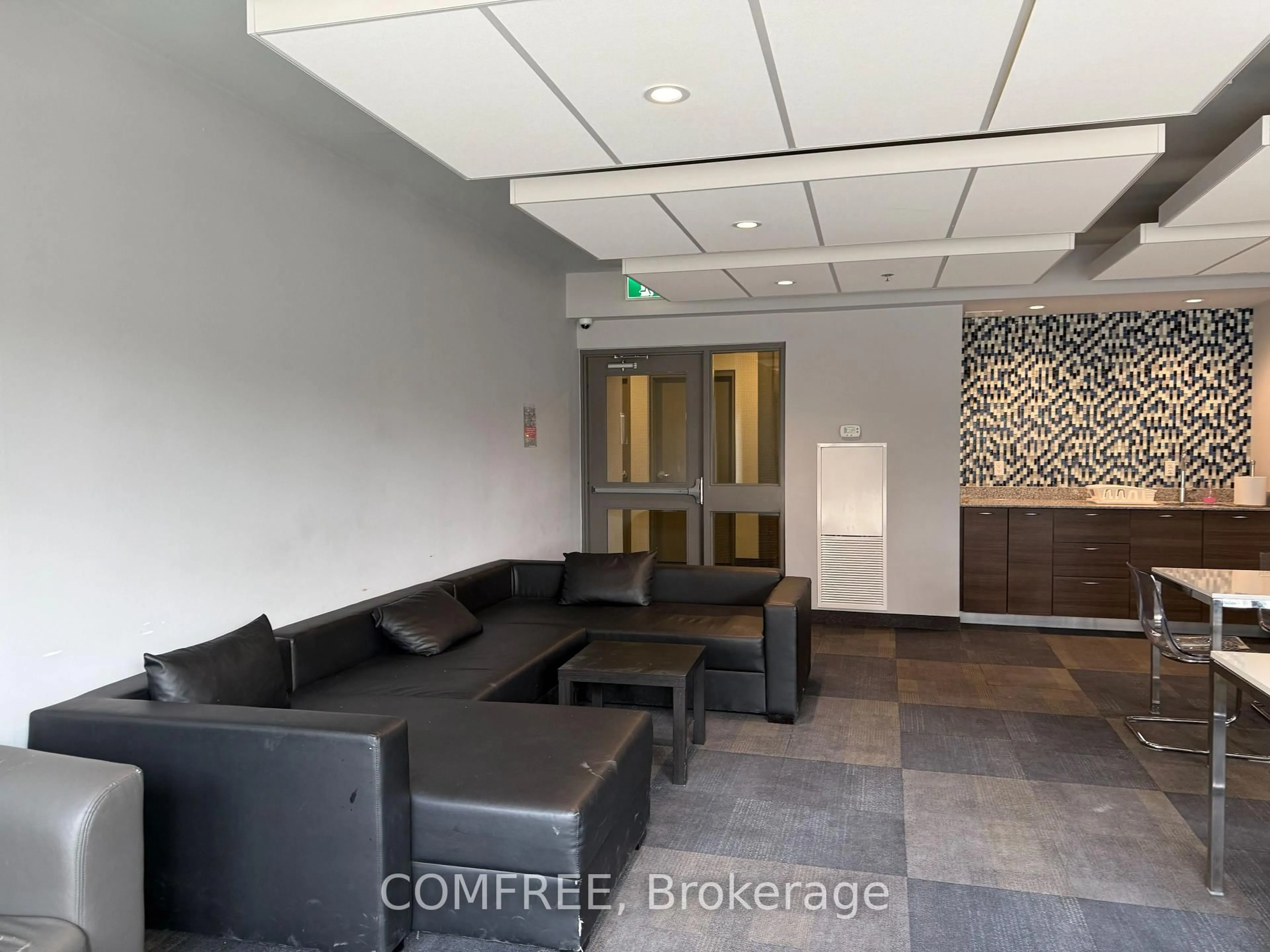 Lobby for 318 Spruce St #2, Waterloo Ontario N2L 0E9