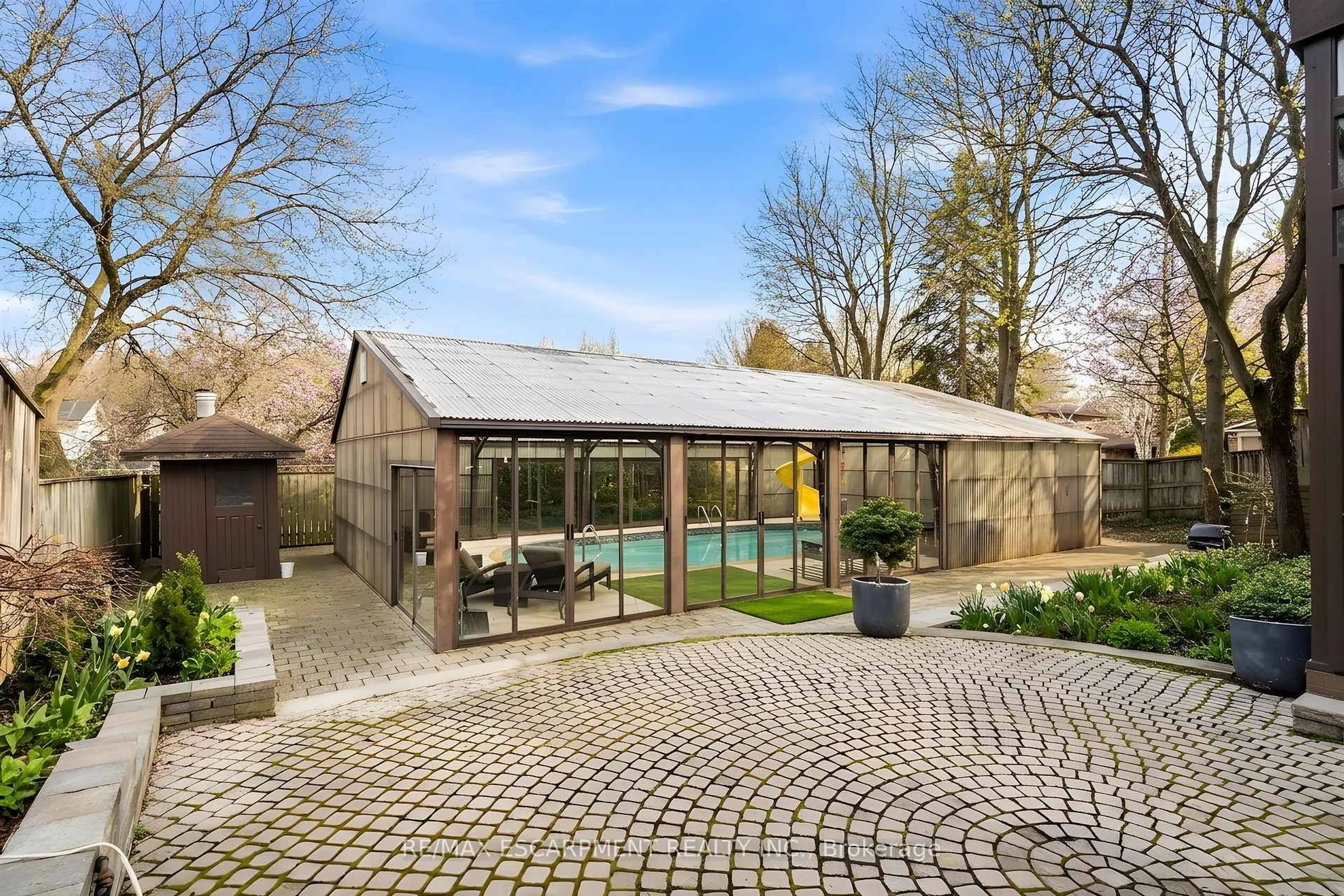 A pic from outside/outdoor area/front of a property/back of a property/a pic from drone, unknown for 78 Terrace Dr, Hamilton Ontario L9H 3X2