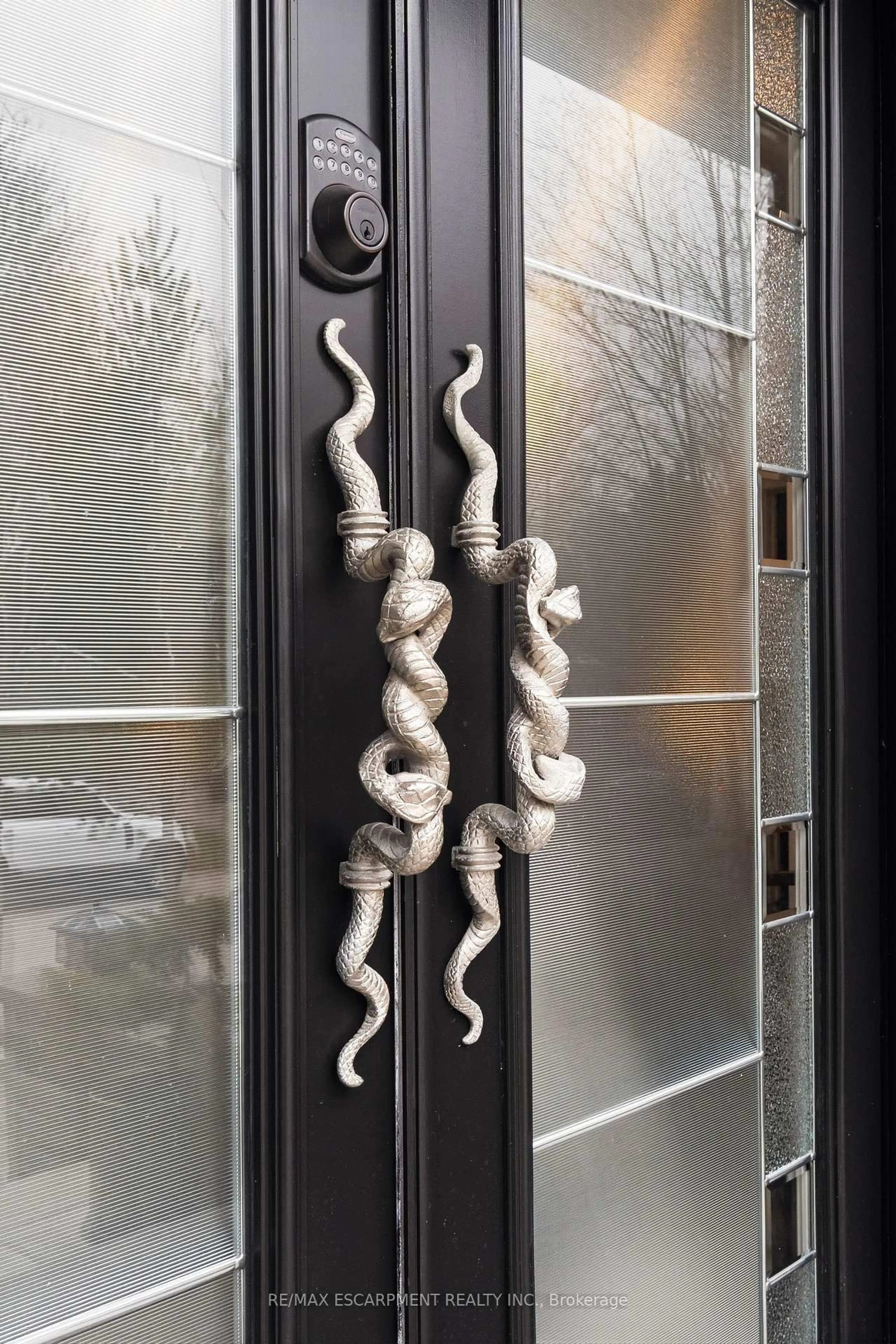 Indoor entryway for 78 Terrace Dr, Hamilton Ontario L9H 3X2