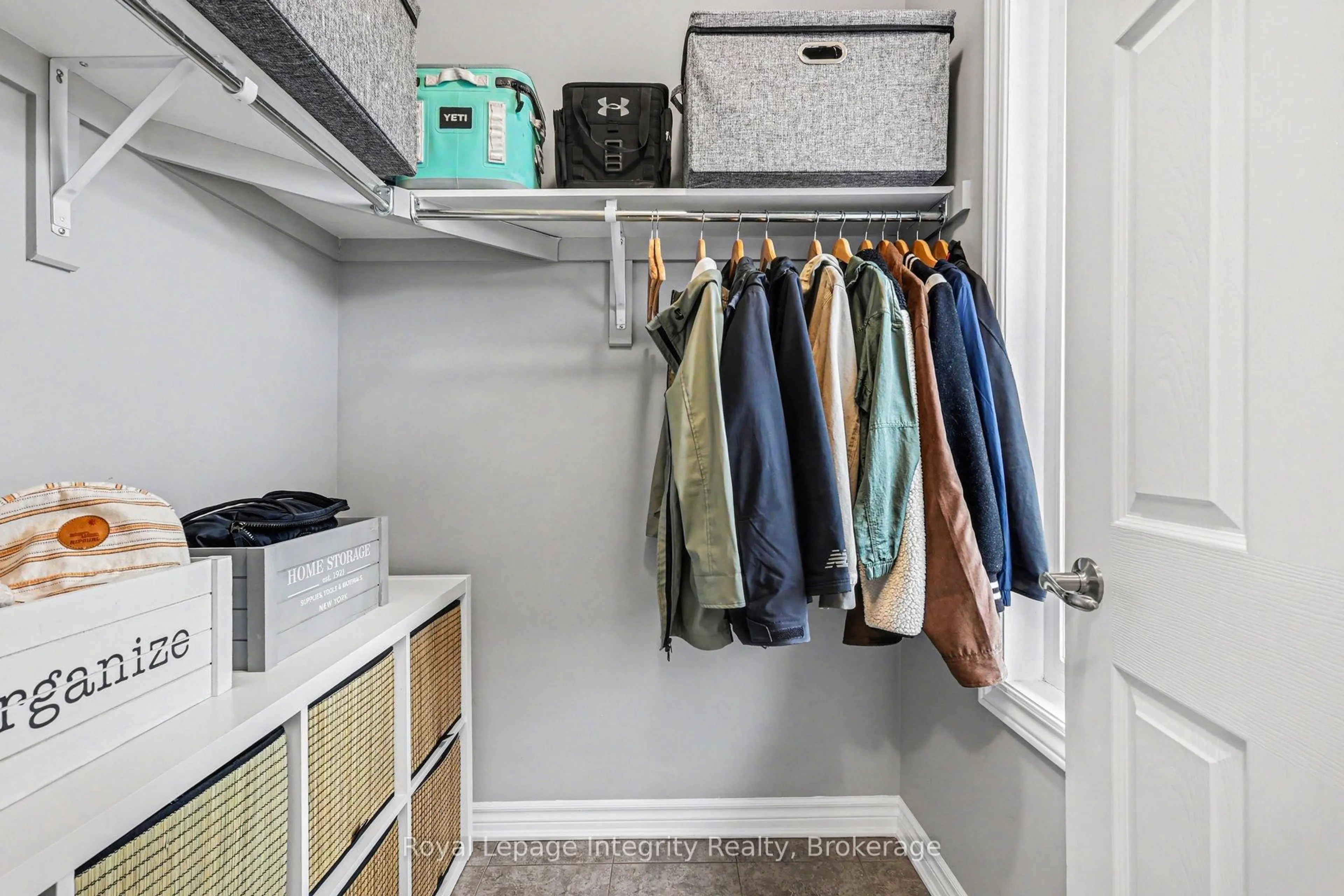 Laundry room for 530 Cope Dr, Ottawa Ontario K2V 0N8